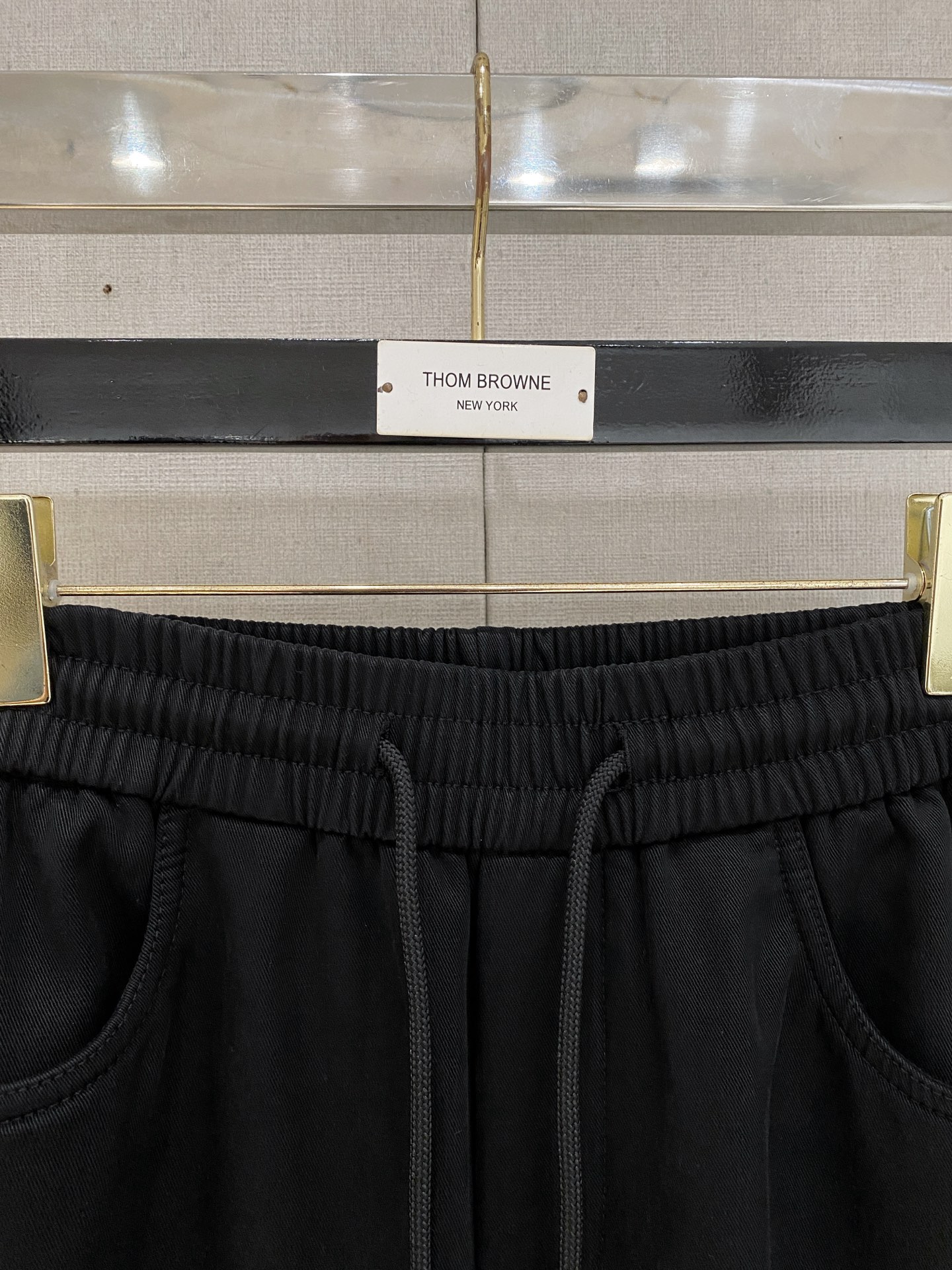 LV 新品】秋冬加厚加绒新款 25ss休闲裤金典再次出现，原单订制高品质时尚休闲裤。超级百搭款。独家定制