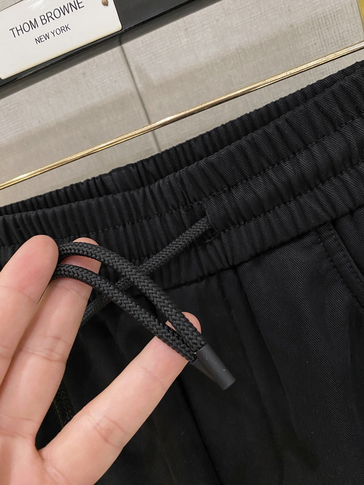 LV 新品】秋冬加厚加绒新款 25ss休闲裤金典再次出现，原单订制高品质时尚休闲裤。超级百搭款。独家定制