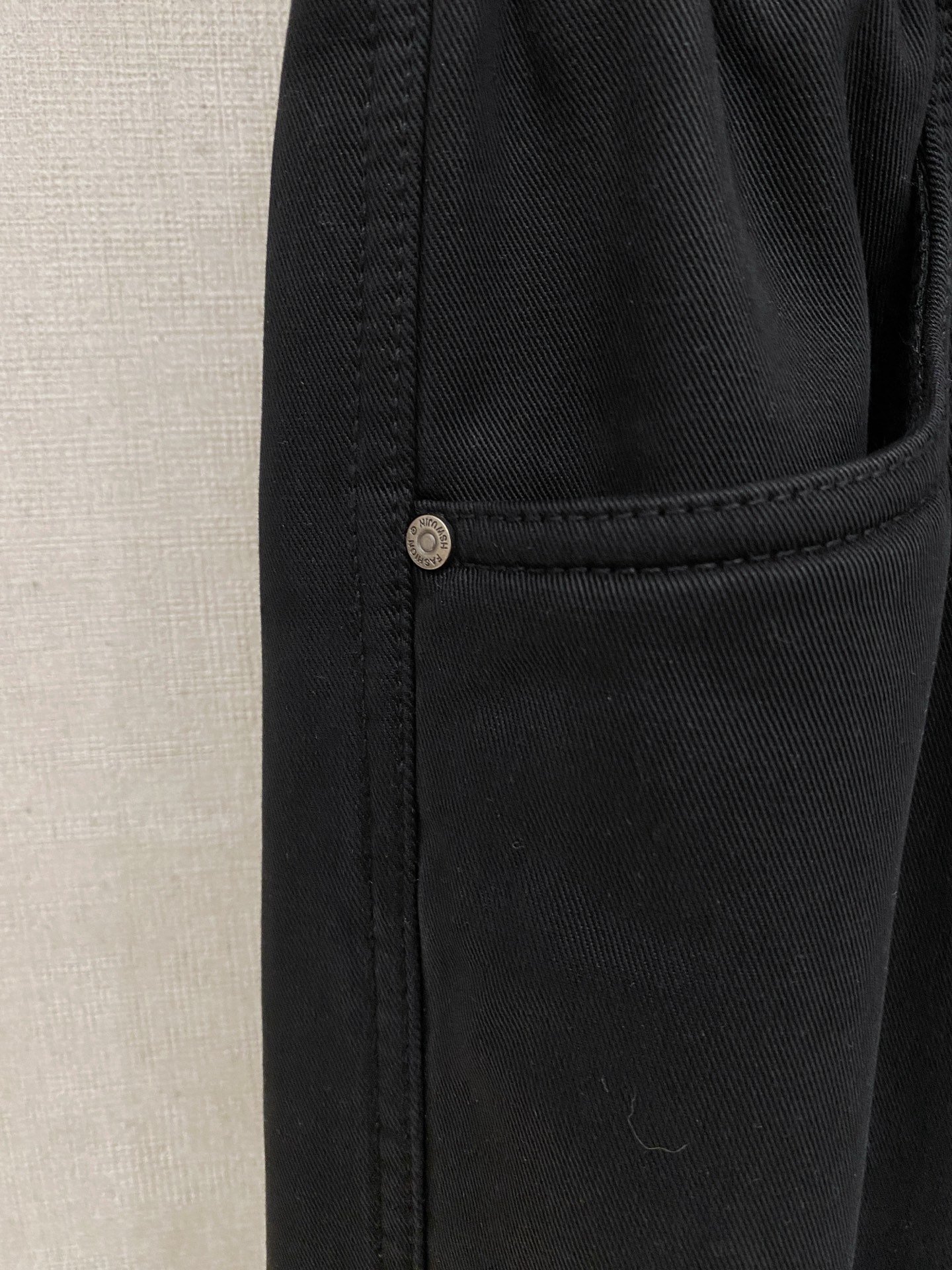 LV 新品】秋冬加厚加绒新款 25ss休闲裤金典再次出现，原单订制高品质时尚休闲裤。超级百搭款。独家定制