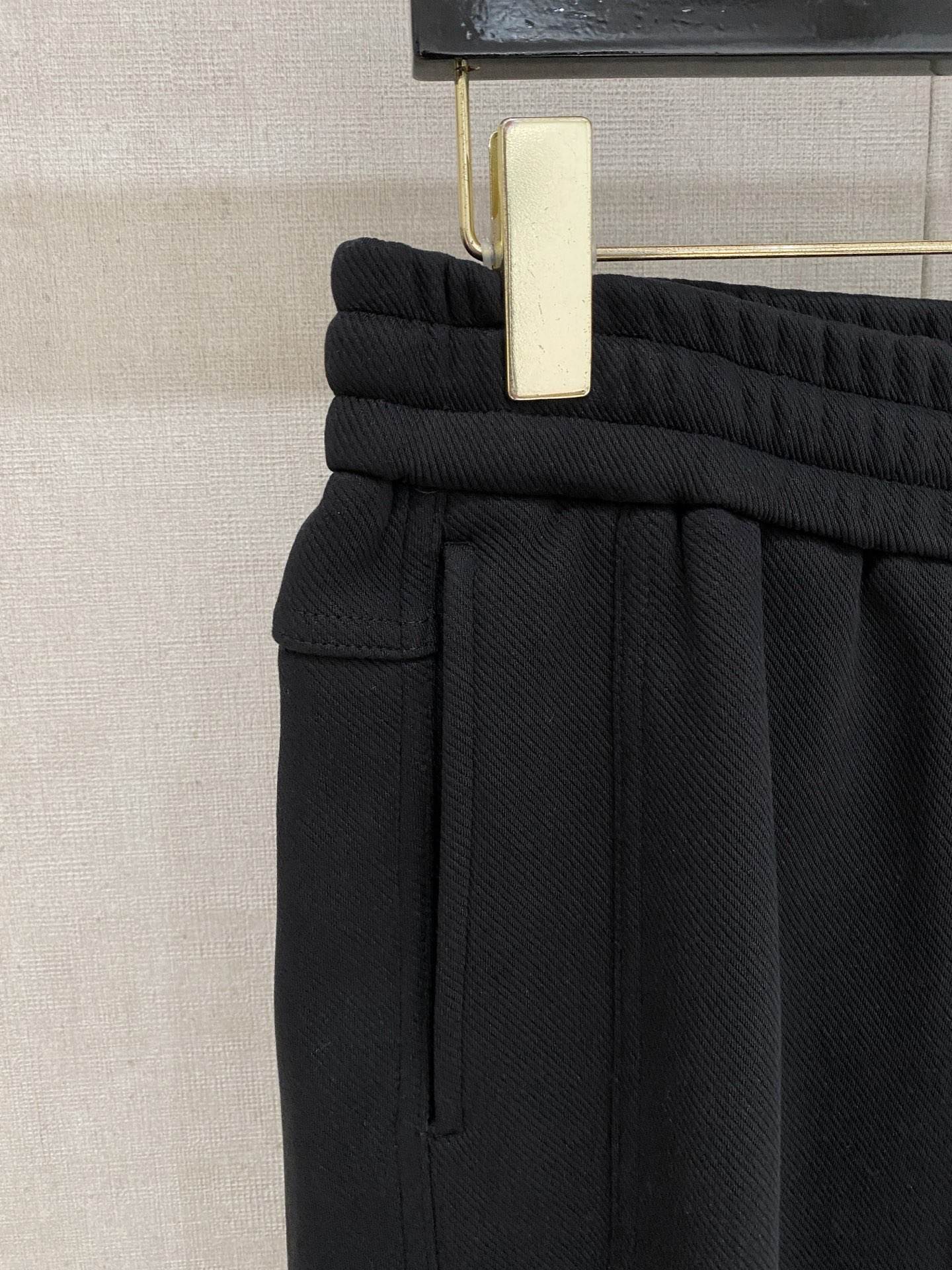 普拉达 新品】秋冬加厚加绒新款 25ss休闲裤金典再次出现，原单订制高品质时尚休闲裤。超级百搭款。独家定