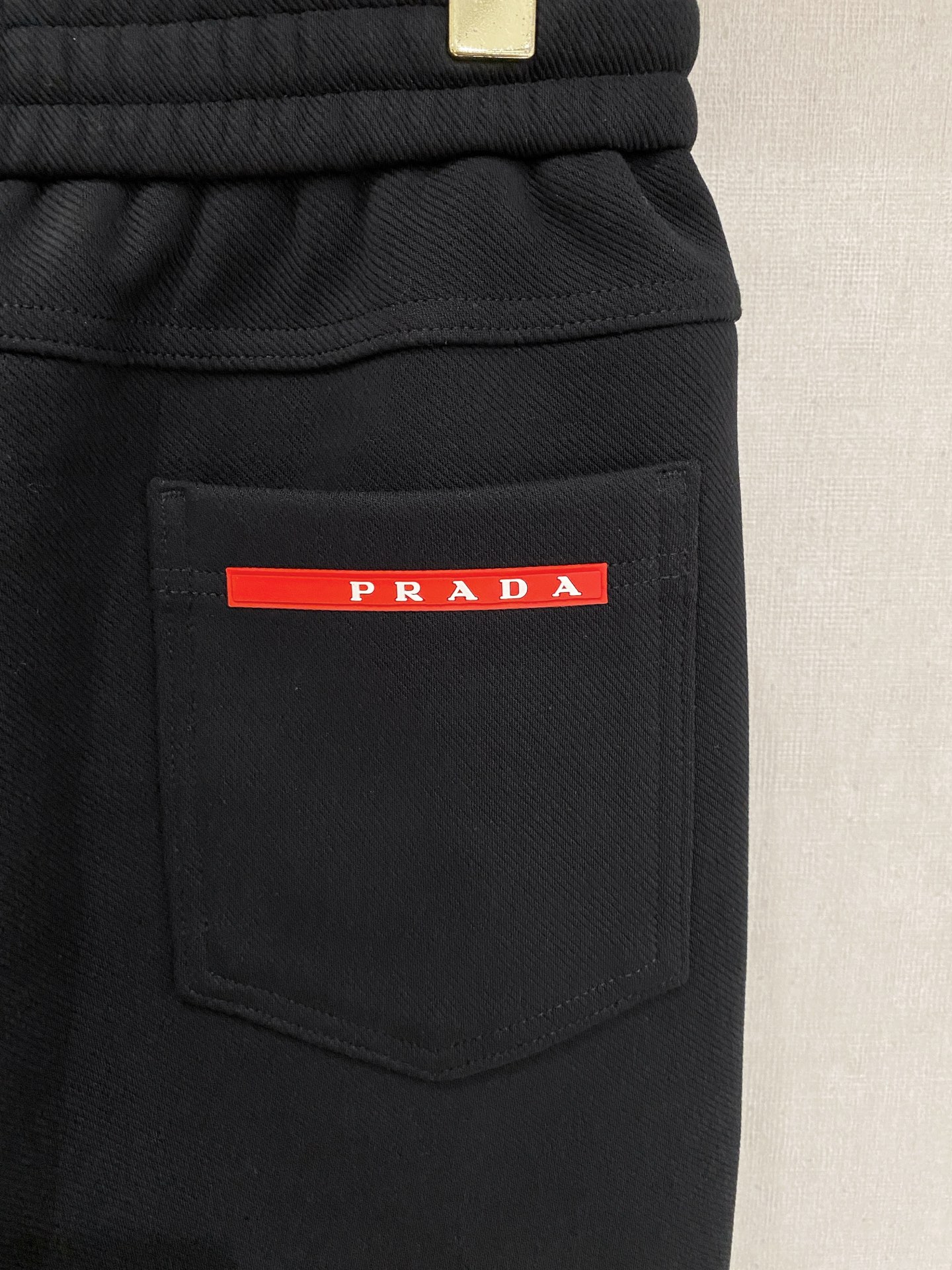 普拉达 新品】秋冬加厚加绒新款 25ss休闲裤金典再次出现，原单订制高品质时尚休闲裤。超级百搭款。独家定