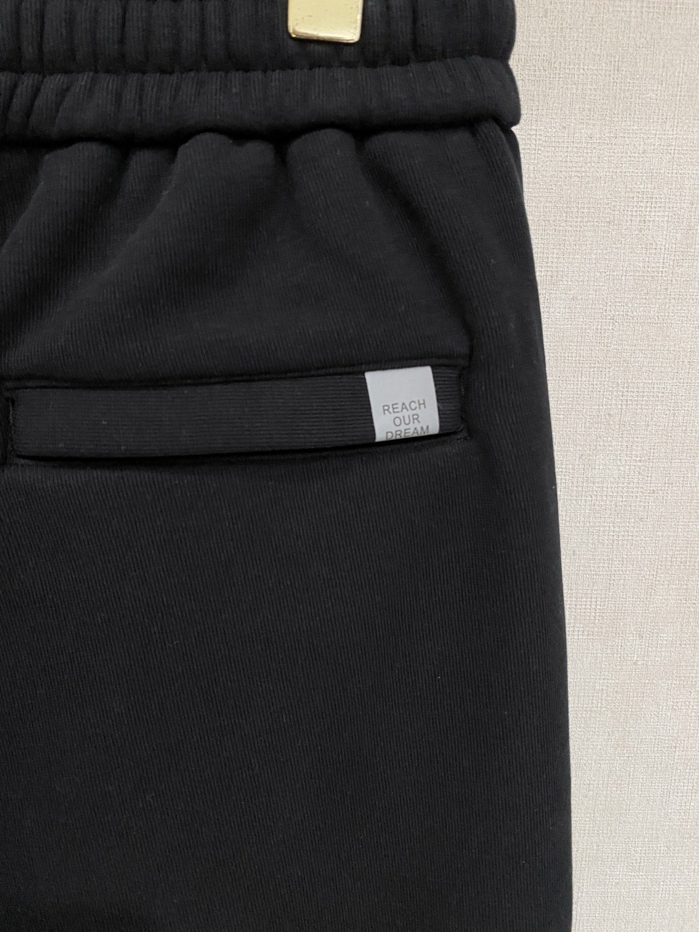 蒙口 新品】秋冬加厚加绒新款 25ss休闲裤金典再次出现，原单订制高品质时尚休闲裤。超级百搭款。独家定制