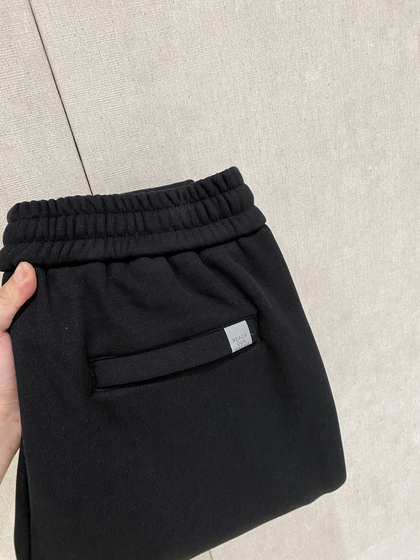 蒙口 新品】秋冬加厚加绒新款 25ss休闲裤金典再次出现，原单订制高品质时尚休闲裤。超级百搭款。独家定制