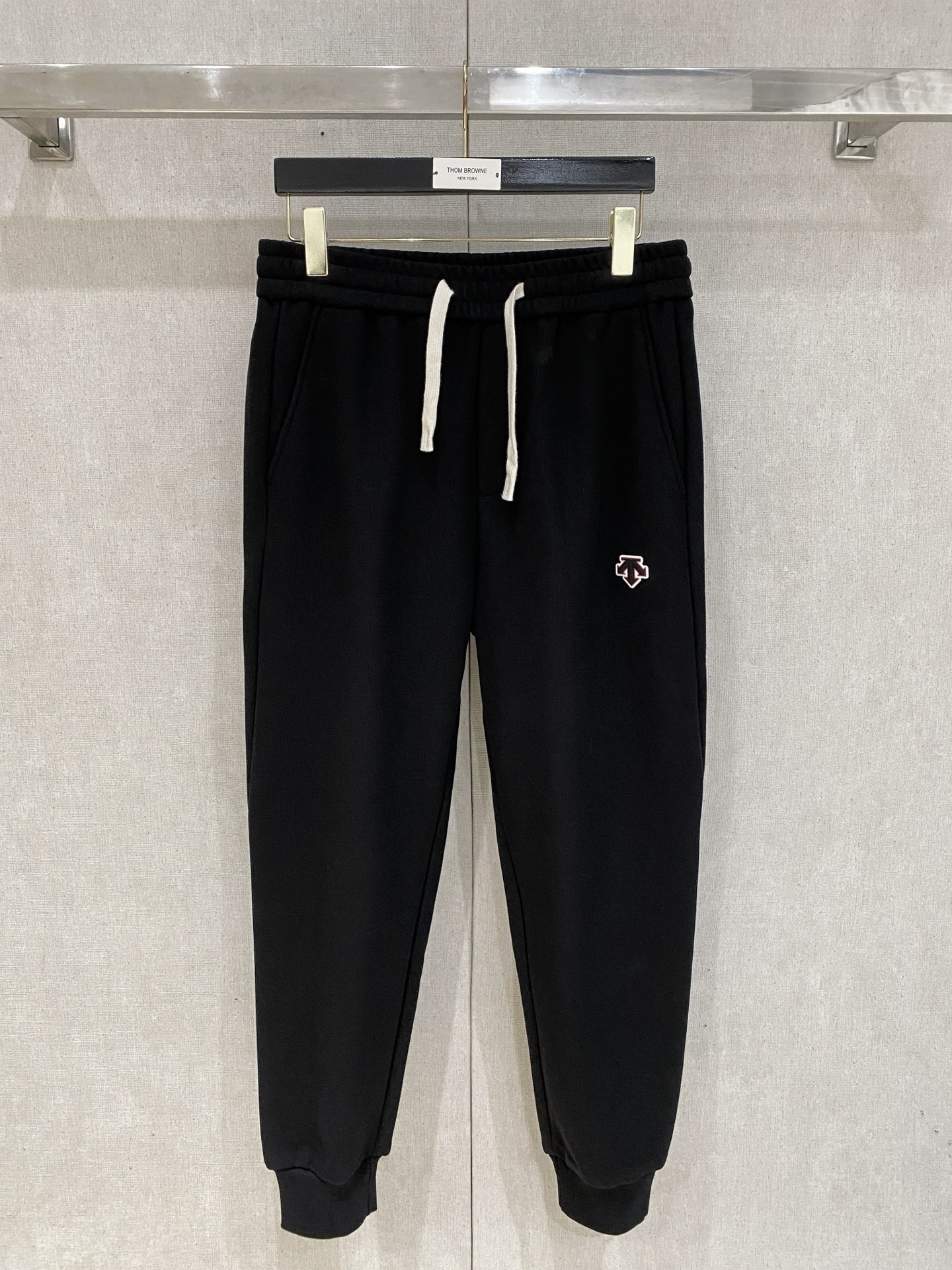 迪桑特 新品】秋冬加厚加绒新款 25ss休闲裤金典再次出现，原单订制高品质时尚休闲裤。超级百搭款。独家定