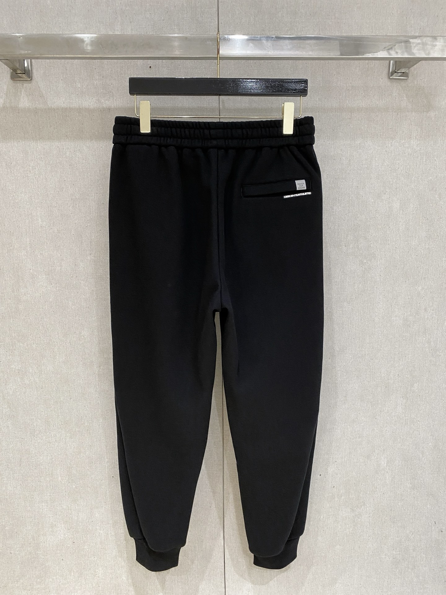 迪桑特 新品】秋冬加厚加绒新款 25ss休闲裤金典再次出现，原单订制高品质时尚休闲裤。超级百搭款。独家定