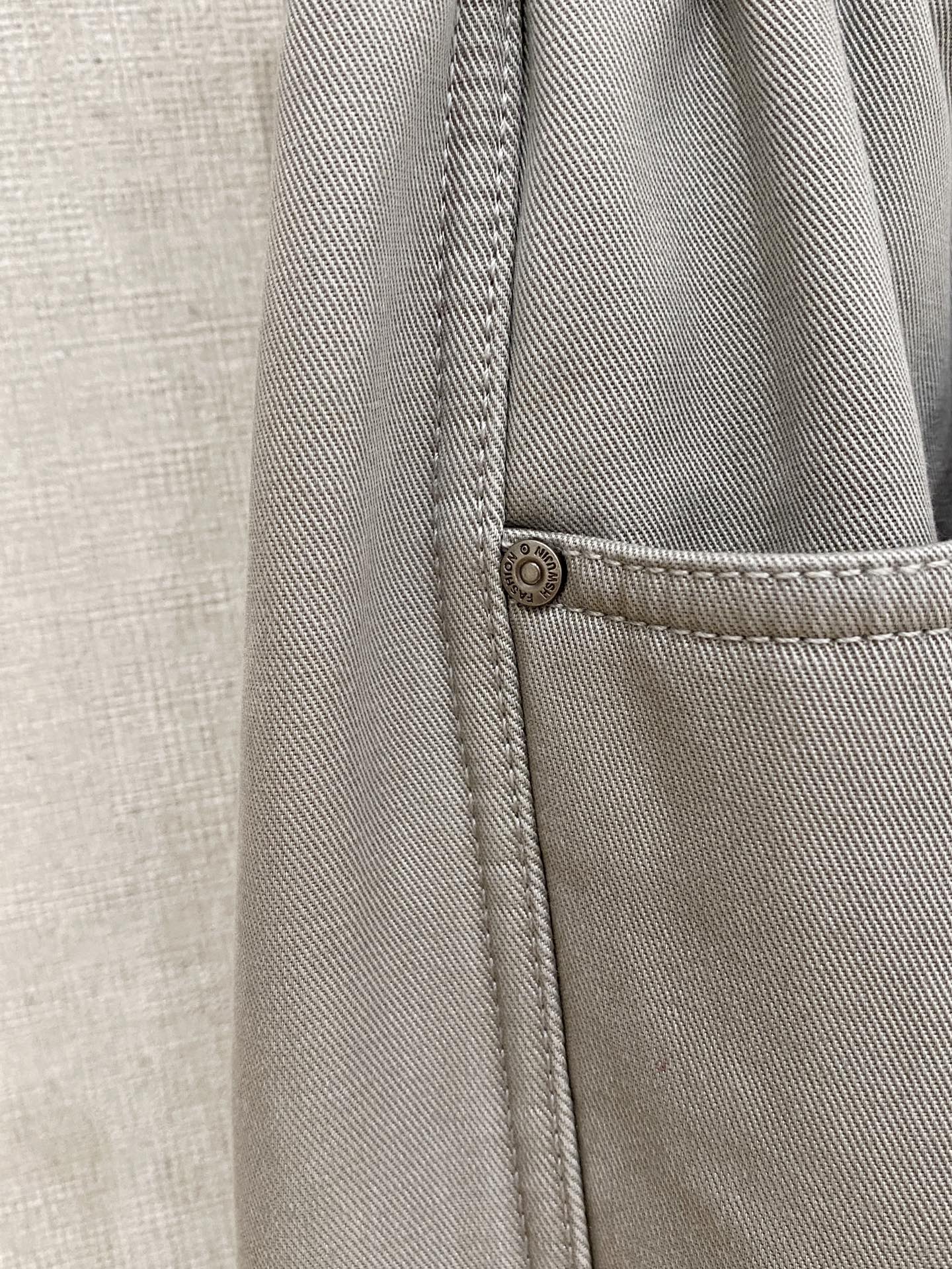 LV 新品】秋冬加厚加绒新款 25ss休闲裤金典再次出现，原单订制高品质时尚休闲裤。超级百搭款。独家定制