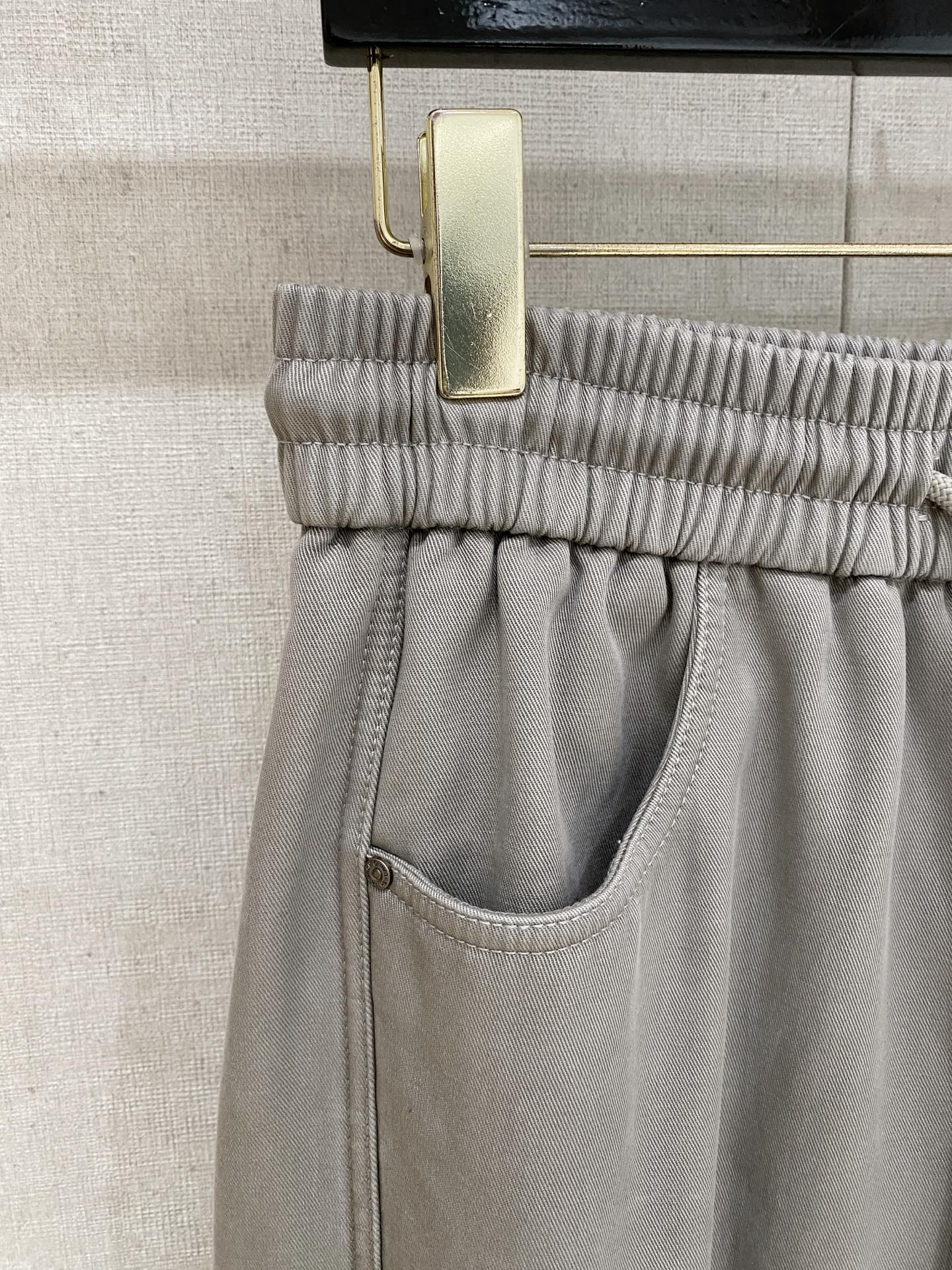 LV 新品】秋冬加厚加绒新款 25ss休闲裤金典再次出现，原单订制高品质时尚休闲裤。超级百搭款。独家定制