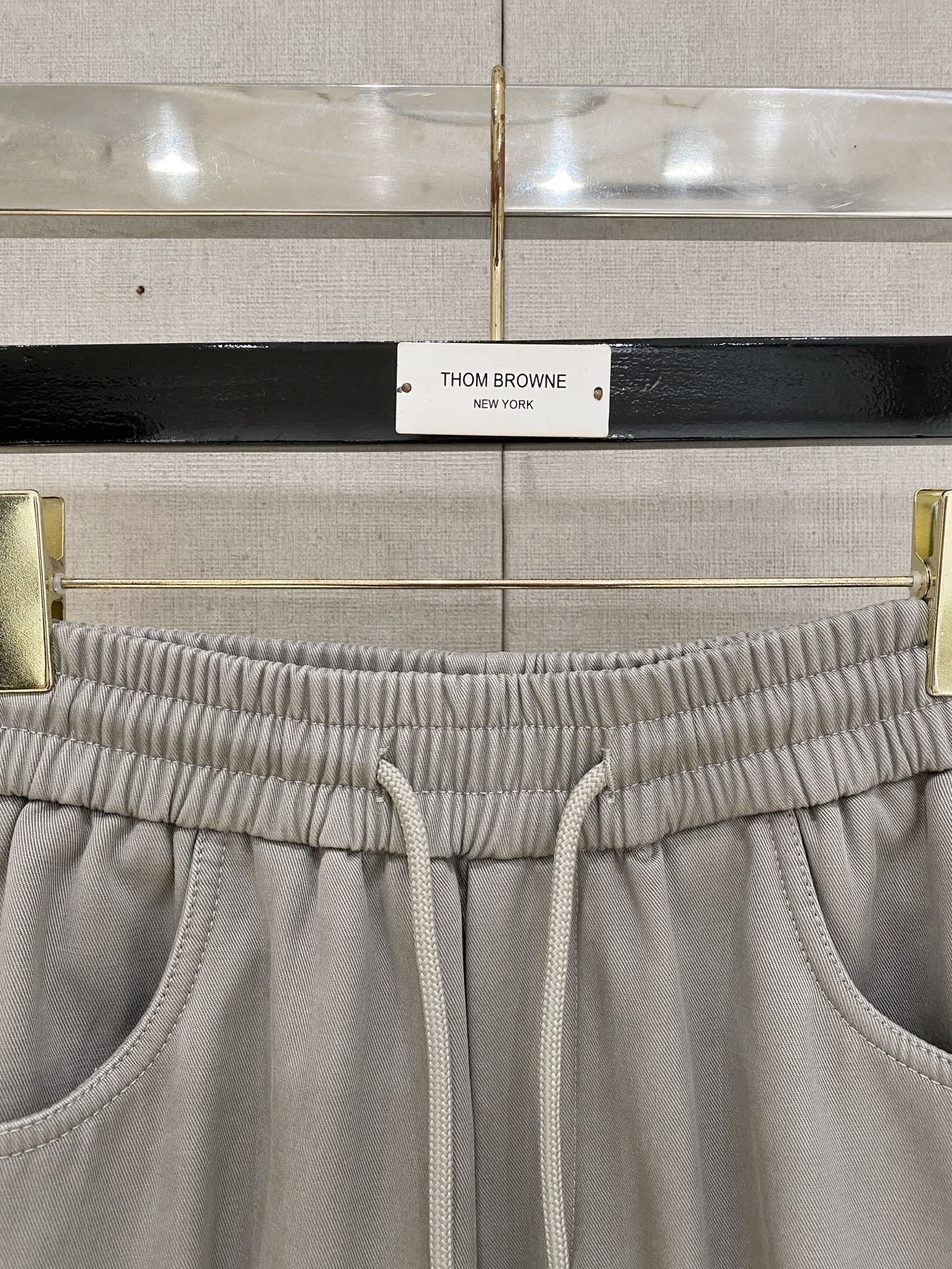 LV 新品】秋冬加厚加绒新款 25ss休闲裤金典再次出现，原单订制高品质时尚休闲裤。超级百搭款。独家定制