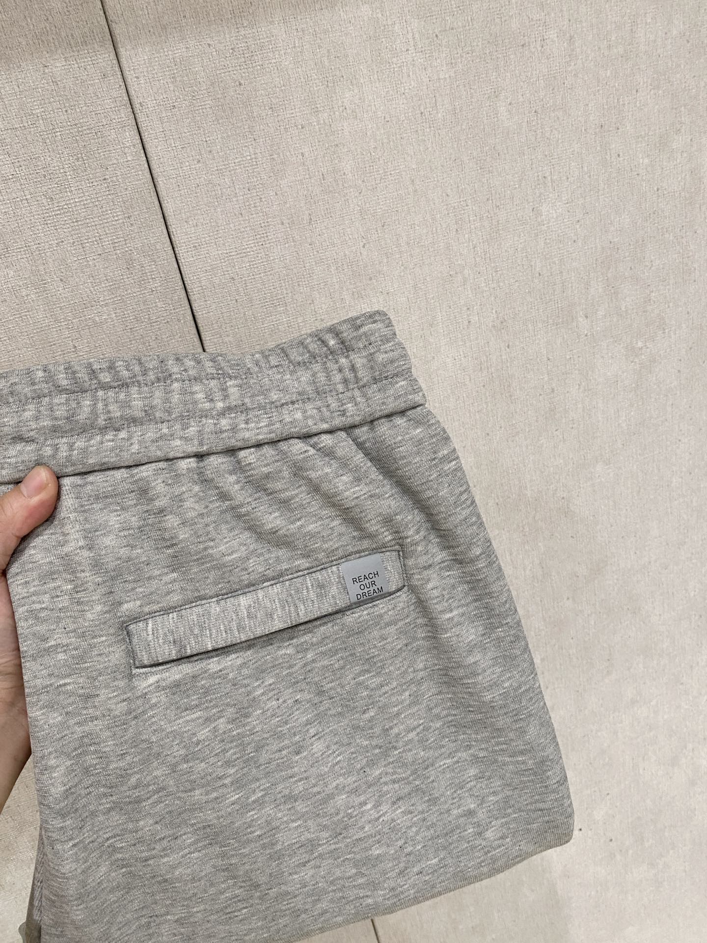 蒙口 新品】秋冬加厚加绒新款 25ss休闲裤金典再次出现，原单订制高品质时尚休闲裤。超级百搭款。独家定制