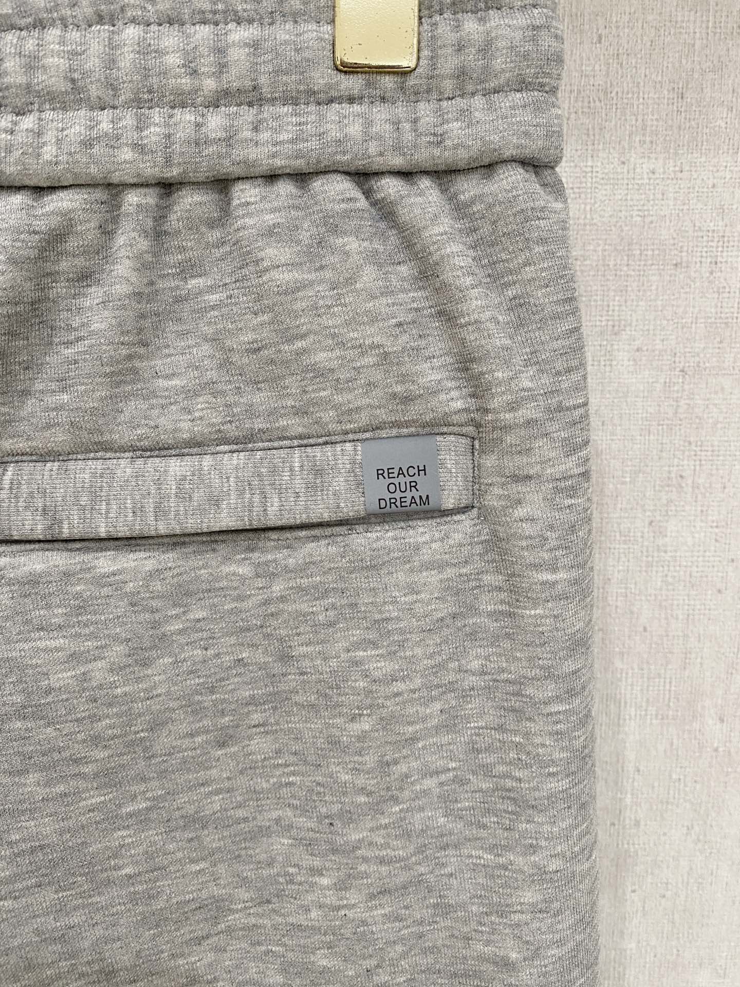 蒙口 新品】秋冬加厚加绒新款 25ss休闲裤金典再次出现，原单订制高品质时尚休闲裤。超级百搭款。独家定制