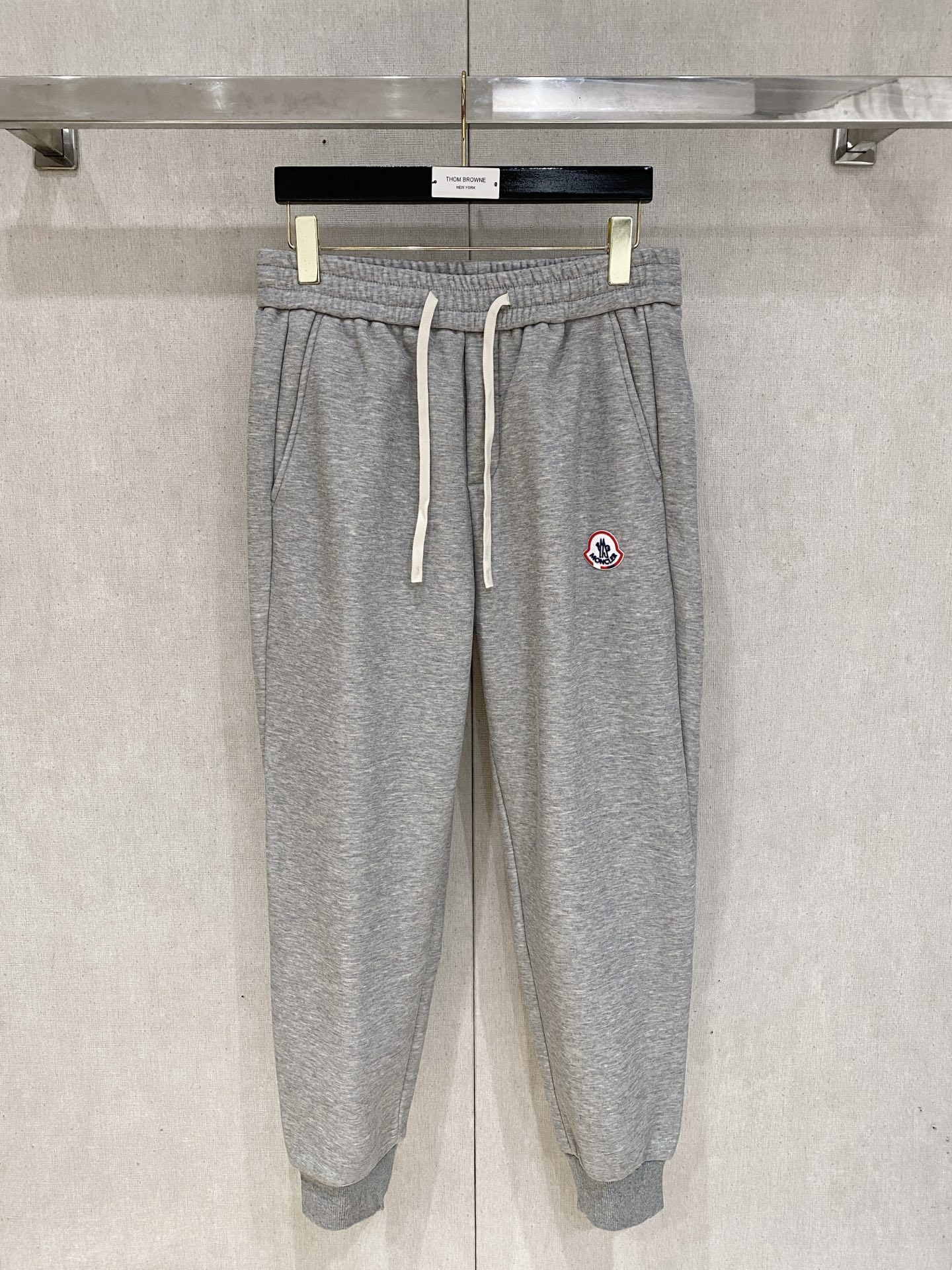 蒙口 新品】秋冬加厚加绒新款 25ss休闲裤金典再次出现，原单订制高品质时尚休闲裤。超级百搭款。独家定制