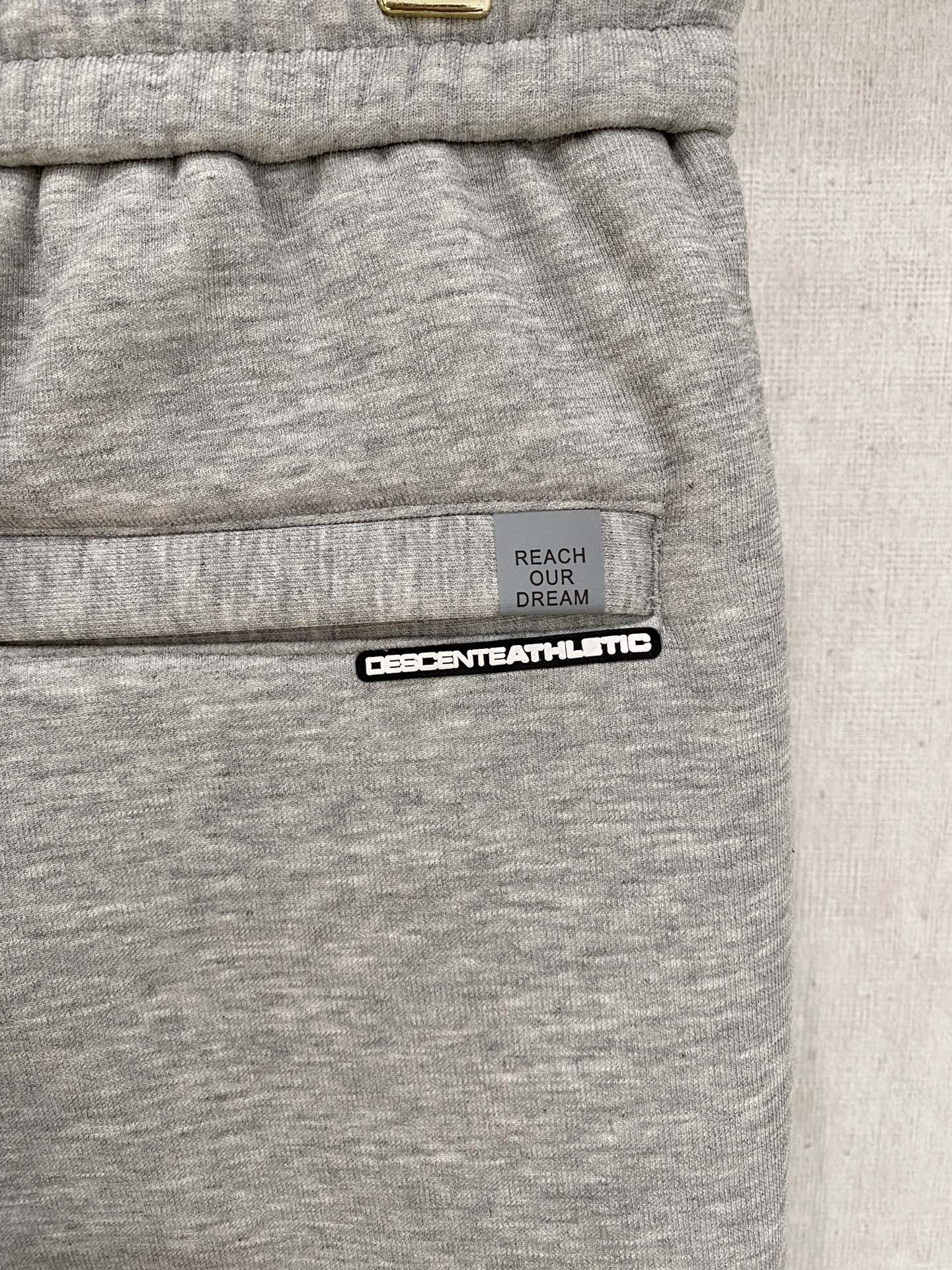 迪桑特 新品】秋冬加厚加绒新款 25ss休闲裤金典再次出现，原单订制高品质时尚休闲裤。超级百搭款。独家定