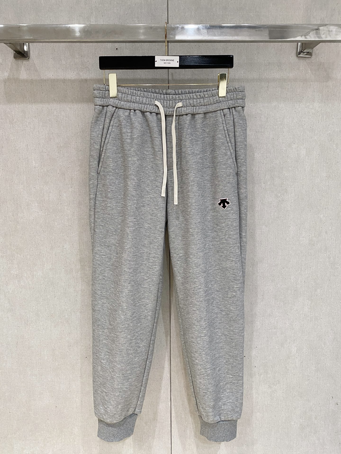 迪桑特 新品】秋冬加厚加绒新款 25ss休闲裤金典再次出现，原单订制高品质时尚休闲裤。超级百搭款。独家定