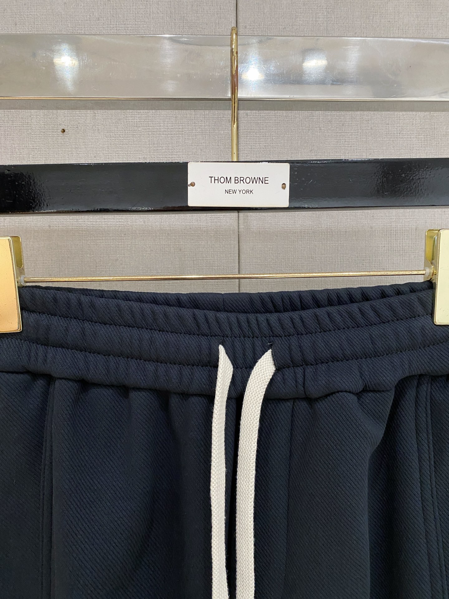 普拉达 新品】秋冬加厚加绒新款 25ss休闲裤金典再次出现，原单订制高品质时尚休闲裤。超级百搭款。独家定