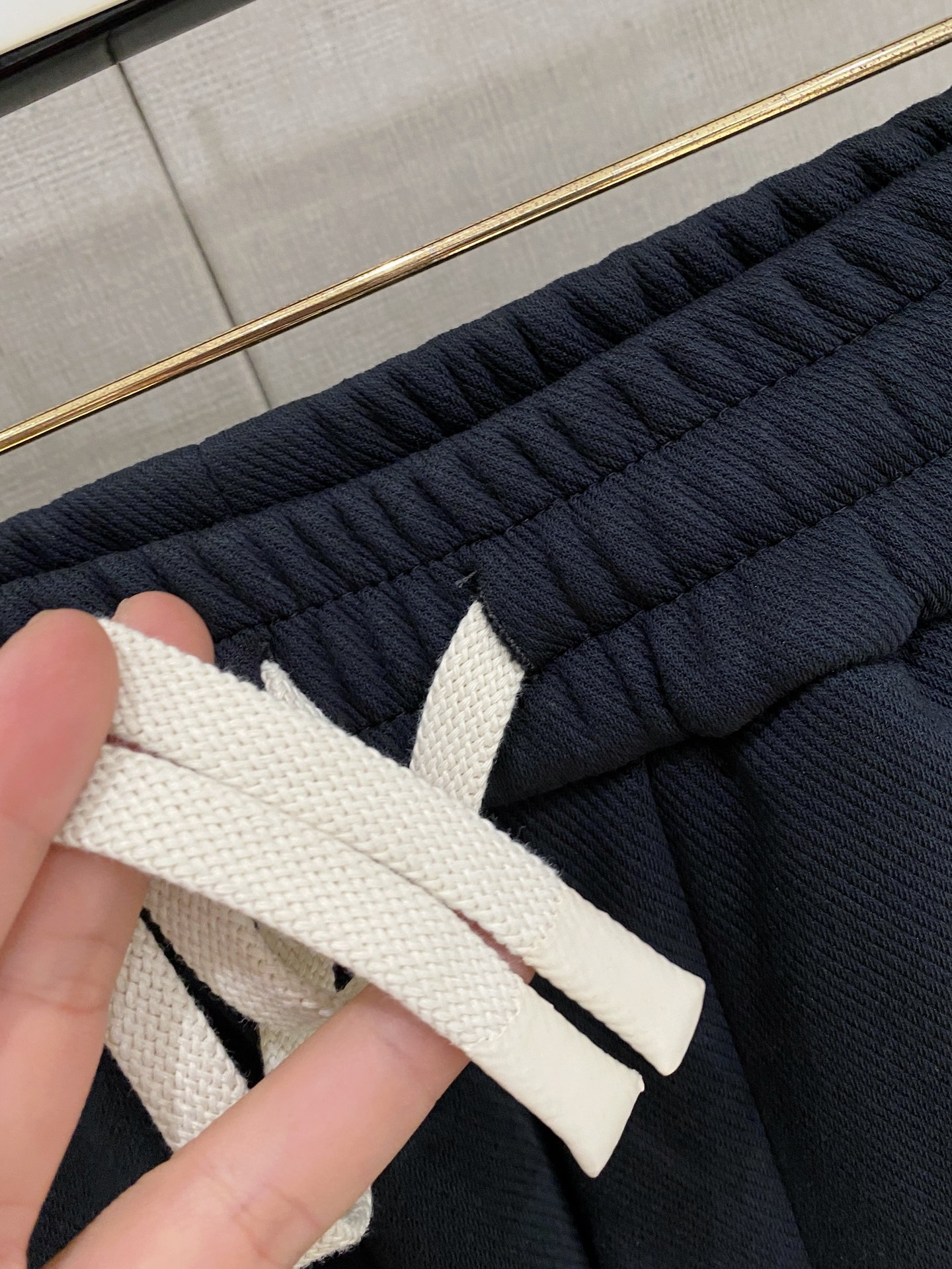 普拉达 新品】秋冬加厚加绒新款 25ss休闲裤金典再次出现，原单订制高品质时尚休闲裤。超级百搭款。独家定