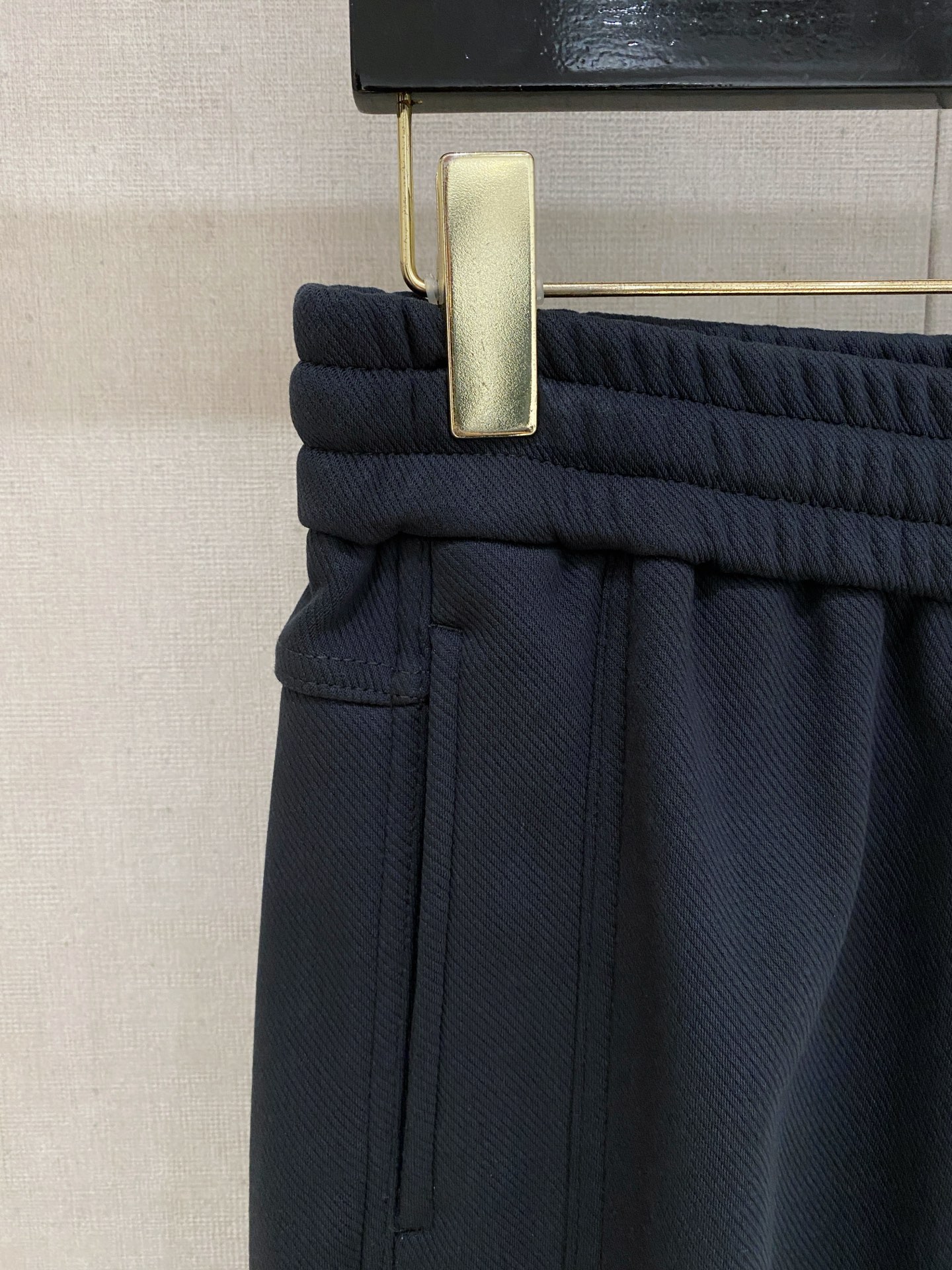 普拉达 新品】秋冬加厚加绒新款 25ss休闲裤金典再次出现，原单订制高品质时尚休闲裤。超级百搭款。独家定