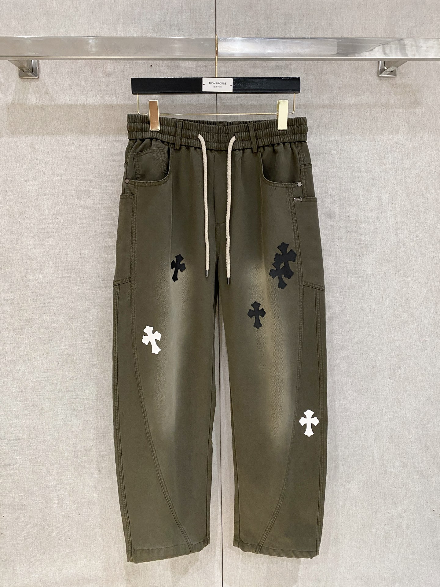 克罗心 新品】秋冬加厚加绒新款 25ss休闲裤金典再次出现，原单订制高品质时尚休闲裤。超级百搭款。独家定