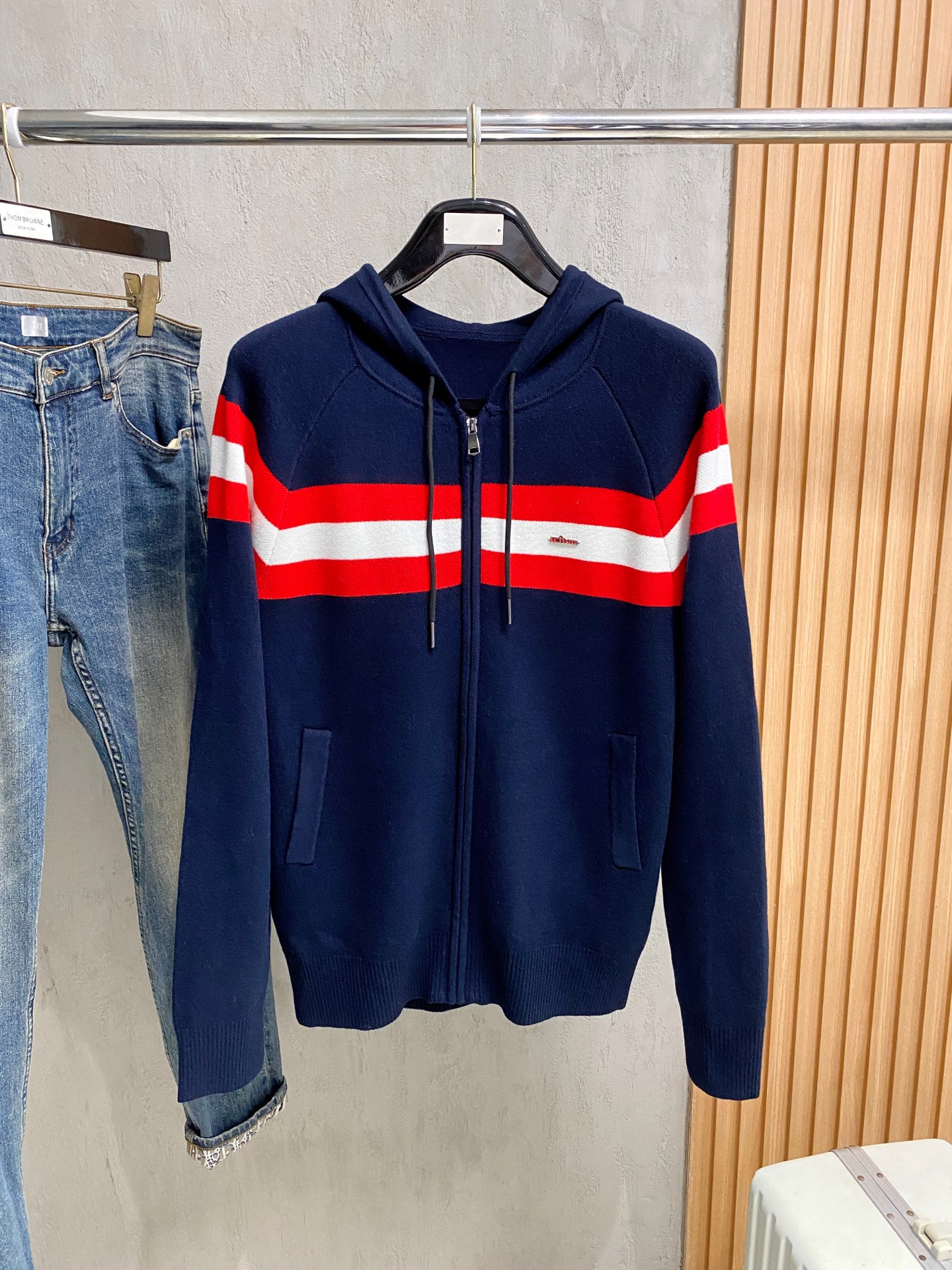 NO:606333,kiton cashmere jacket is made of imported Australian cashmere. It is exquisitely embroidered and embellished. It is highly fashionable and can no longer be described as excellent in all dimensions. The hardware accessories are perfectly restored. A rare fashion item m-3xl in multiple colors, jackets & coats, alexander wang19860909kiton 羊绒外套 进口澳洲羊绒打造 精美绣花点缀 时髦度高笈落地各个维度已经不能用优*秀来形容了.五金辅料完美11复原. 不可多得的时尚单品m-3xl 多颜色,,jackets & coats,alexander wang,Men's clothing