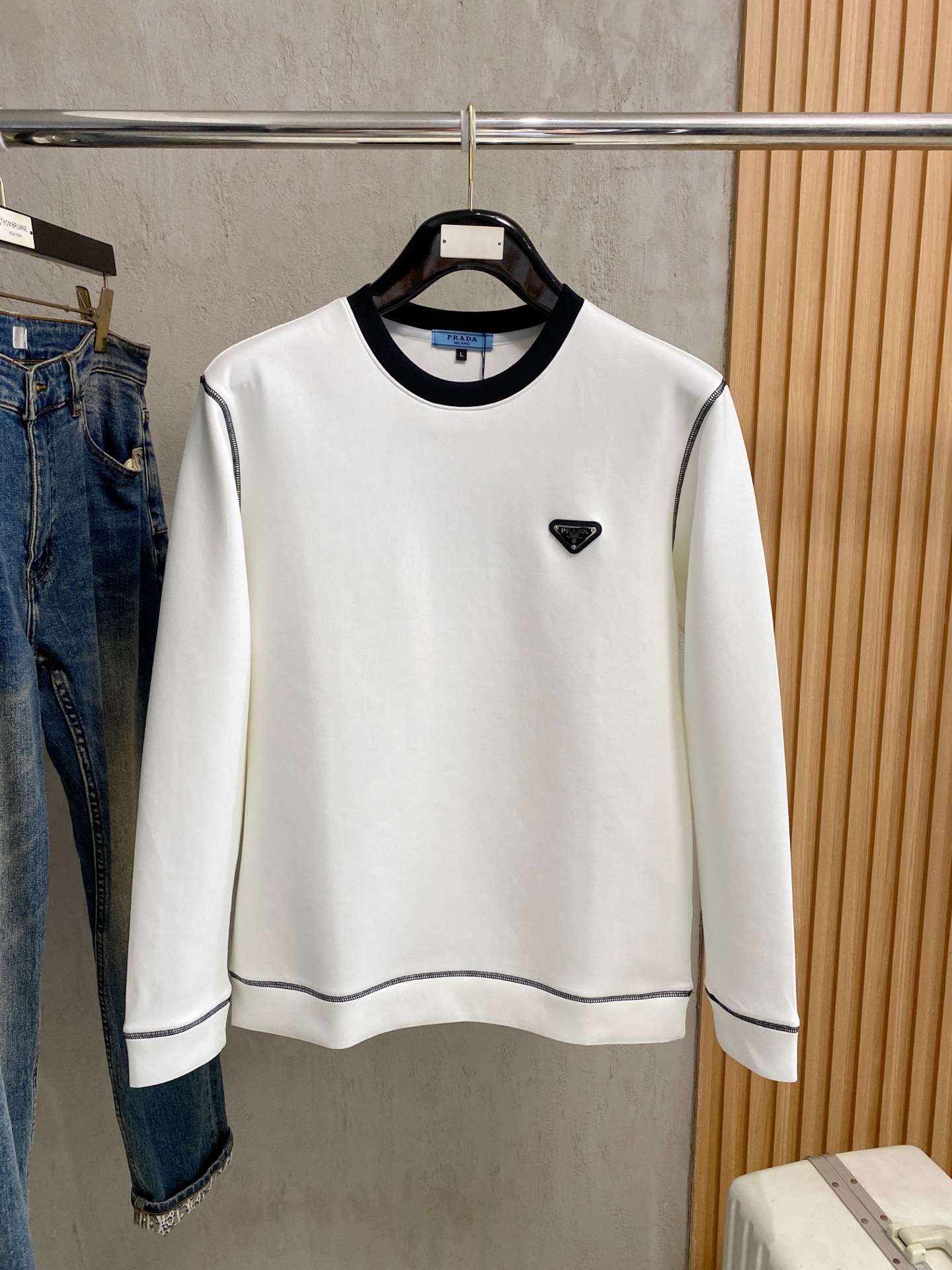 NO:606355,Prada's new early autumn top version of the latest air layer sweatshirt is exclusively on sale!  Original replica, exclusive design, super craftsmanship!  Extremely luxurious!  The pattern is awesome!  Size M-4xl,,prada,hoodie,sweatshirts,alexander wang19860909普拉达 早秋新款 顶级版本 最新款空气层 卫衣独家发售！原版复刻,独家设计,超强工艺！极其奢华！版型超赞！尺码M-4xl,,prada,hoodie,sweatshirts,alexander wang,Men's clothing