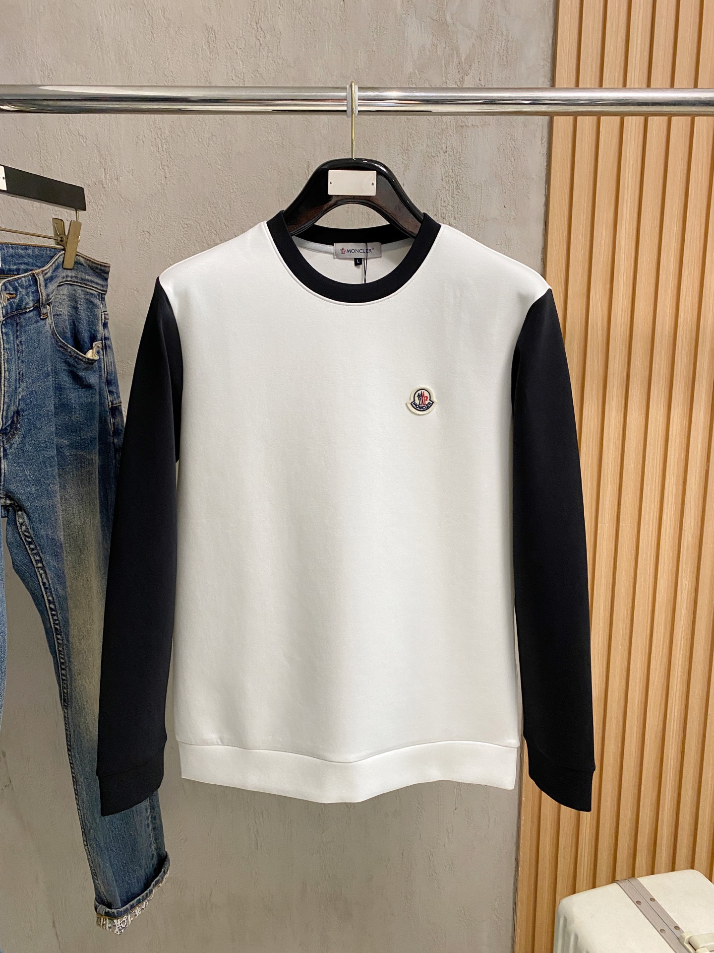 NO:606360,Meng Mouth New Early Autumn Top Version Latest Air Layer Sweatshirt Exclusive Sale!  Original replica, exclusive design, super craftsmanship!  Extremely luxurious!  The pattern is awesome!  Size M-4xl,,Moncler,hoodie,sweatshirts,alexander wang19860909蒙口 早秋新款 顶级版本 最新款空气层 卫衣独家发售！原版复刻,独家设计,超强工艺！极其奢华！版型超赞！尺码M-4xl,,Moncler,hoodie,sweatshirts,alexander wang,Men's clothing