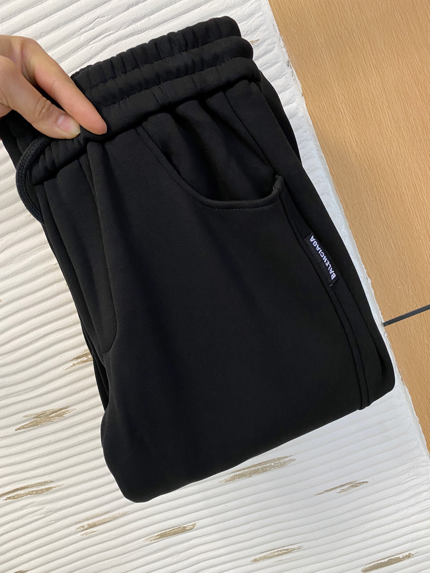 NO:650441,New LV products] Autumn and winter new 25ss casual pants golden classic appears again, original order high-quality fashionable casual pants. Super versatile style. Exclusive custom-made fabric, very wide and stylish, close-fitting and comfortable. The latest hardware accessories from the original custom counter. Super beautiful version, the upper body shows slender legs, the lining and routing are impeccable, you can attend any occasion, and once again emphasize that the fabric is very, very classy! Size M-3Xl,,louis vuitton,alexander wang19860909LV 新品】秋冬新款 25ss休闲裤金典再次出现,原单订制高品质时尚休闲裤.超级百搭款.独家定制面料,挺阔有型,贴身舒适.原版定制专柜最新五金辅料.超靓版型、上身显腿修长,內里,走线都无可挑剔,任何场合都可出席,再次强调面料非常非常显档次！码数 M-3Xl,,louis vuitton,alexander wang,Men's clothing