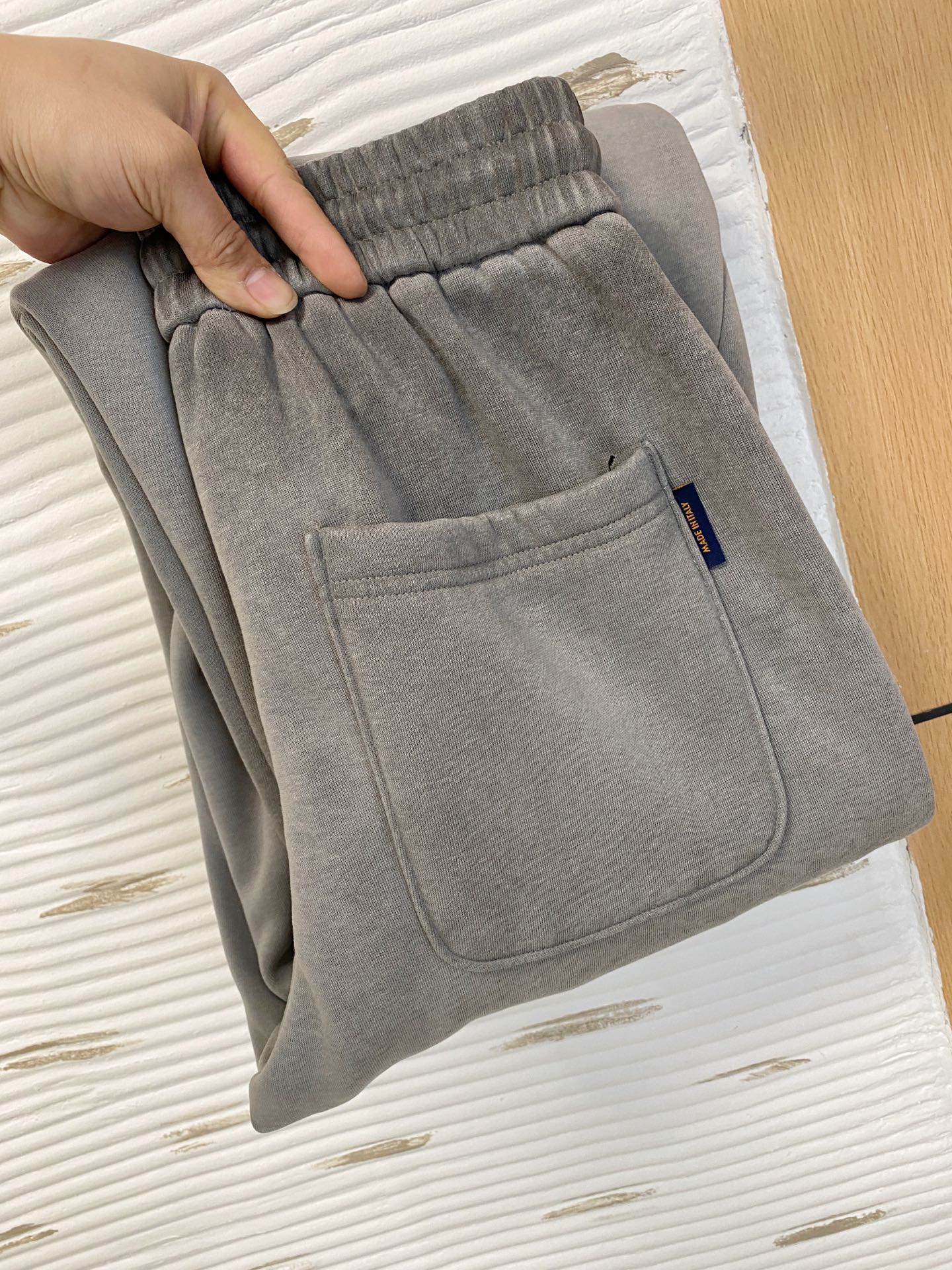 NO:650428,New LV products] Autumn and winter new 25ss casual pants golden classic appears again, original order high-quality fashionable casual pants. Super versatile style. Exclusive custom-made fabric, very wide and stylish, close-fitting and comfortable. The latest hardware accessories from the original custom counter. Super beautiful version, the upper body shows slender legs, the lining and routing are impeccable, you can attend any occasion, and once again emphasize that the fabric is very, very classy! Size M-3Xl,,louis vuitton,alexander wang19860909LV 新品】秋冬新款 25ss休闲裤金典再次出现,原单订制高品质时尚休闲裤.超级百搭款.独家定制面料,挺阔有型,贴身舒适.原版定制专柜最新五金辅料.超靓版型、上身显腿修长,內里,走线都无可挑剔,任何场合都可出席,再次强调面料非常非常显档次！码数 M-3Xl,,louis vuitton,alexander wang,Men's clothing