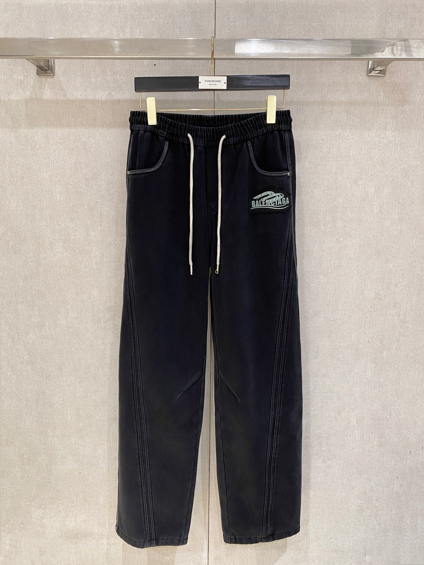 巴黎世家 2025秋冬最新系列男士加厚休闲裤！内里加绒，非常保暖，北方的宝子们赶紧备上！采用客供弹力柔棉