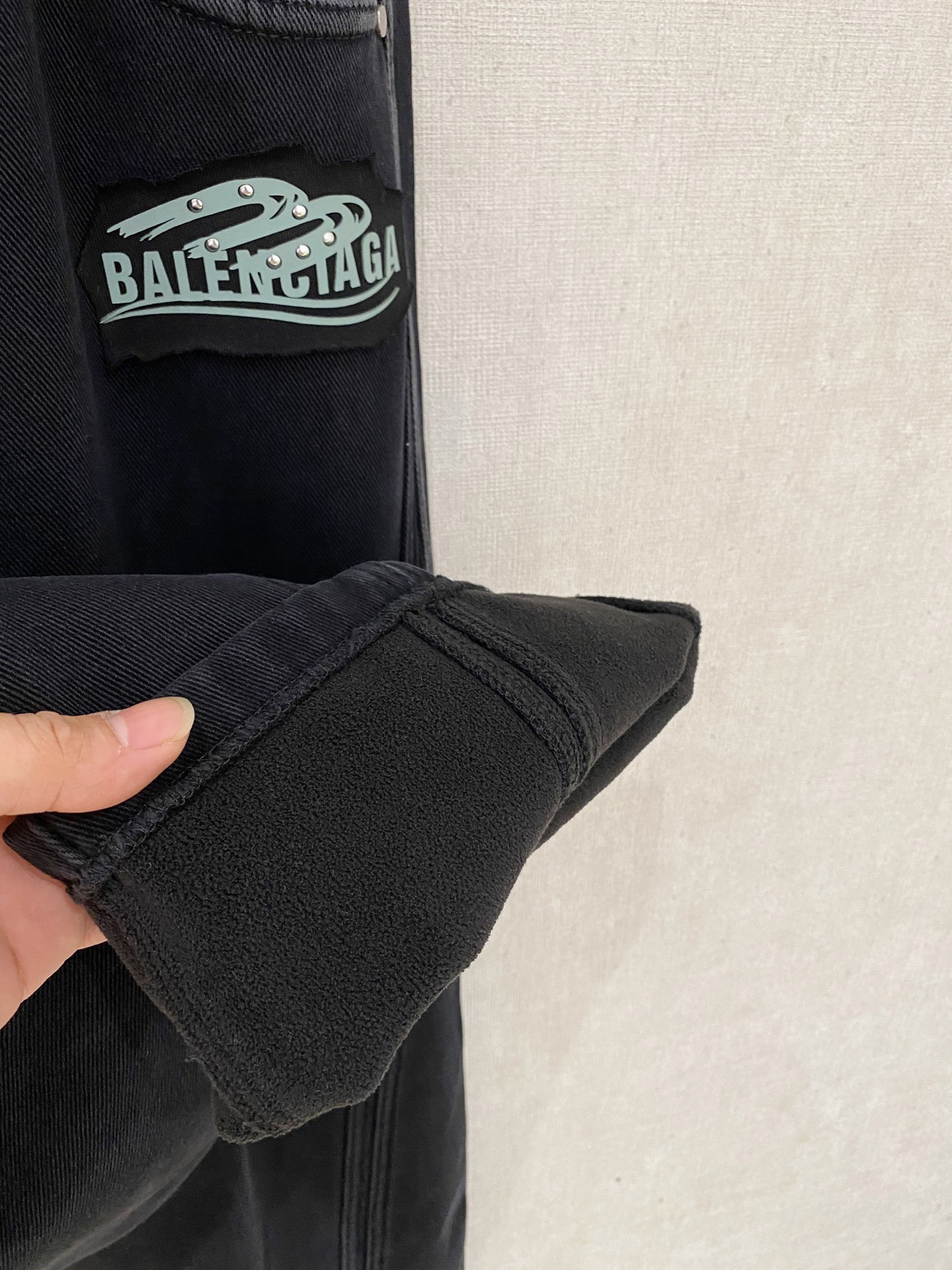 巴黎世家 2025秋冬最新系列男士加厚休闲裤！内里加绒，非常保暖，北方的宝子们赶紧备上！采用客供弹力柔棉