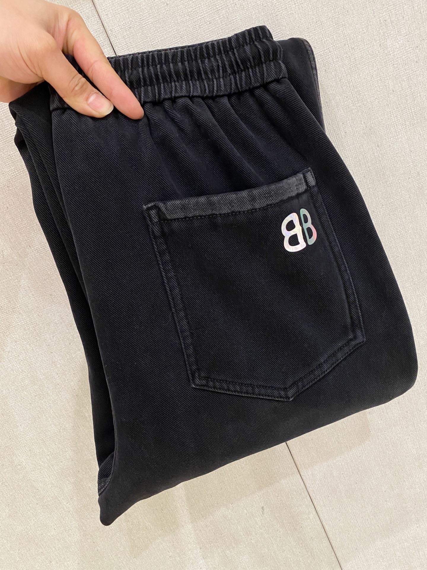 巴黎世家 2025秋冬最新系列男士加厚休闲裤！内里加绒，非常保暖，北方的宝子们赶紧备上！采用客供弹力柔棉