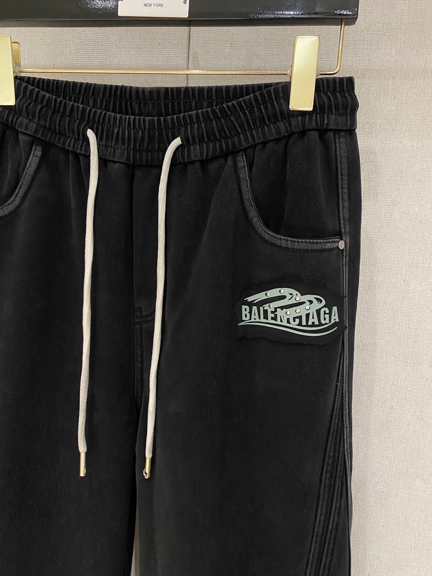 巴黎世家 2025秋冬最新系列男士加厚休闲裤！内里加绒，非常保暖，北方的宝子们赶紧备上！采用客供弹力柔棉