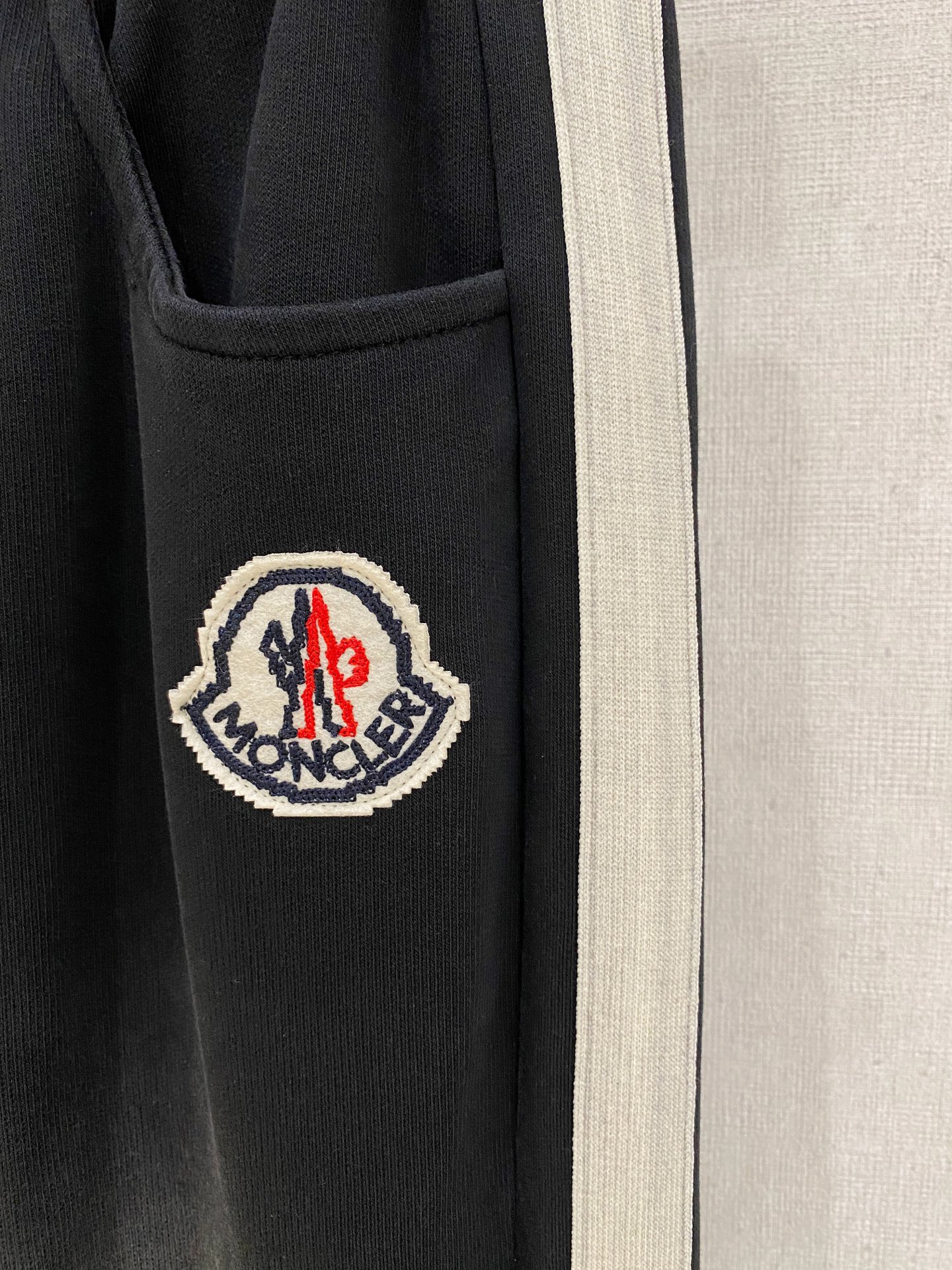 蒙口 2025秋冬最新休闲裤 潮人必备 版型超赞，能很好的修复各种腿型，非常个性！柔软排汗，舒适度极高。