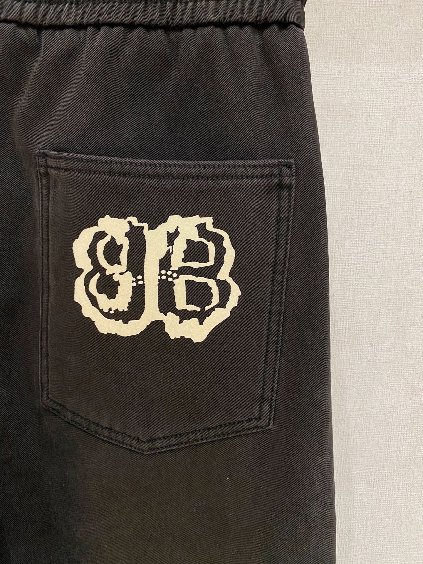 巴黎世家 2025秋冬最新系列男士加厚休闲裤！内里加绒，非常保暖，北方的宝子们赶紧备上！采用客供弹力柔棉