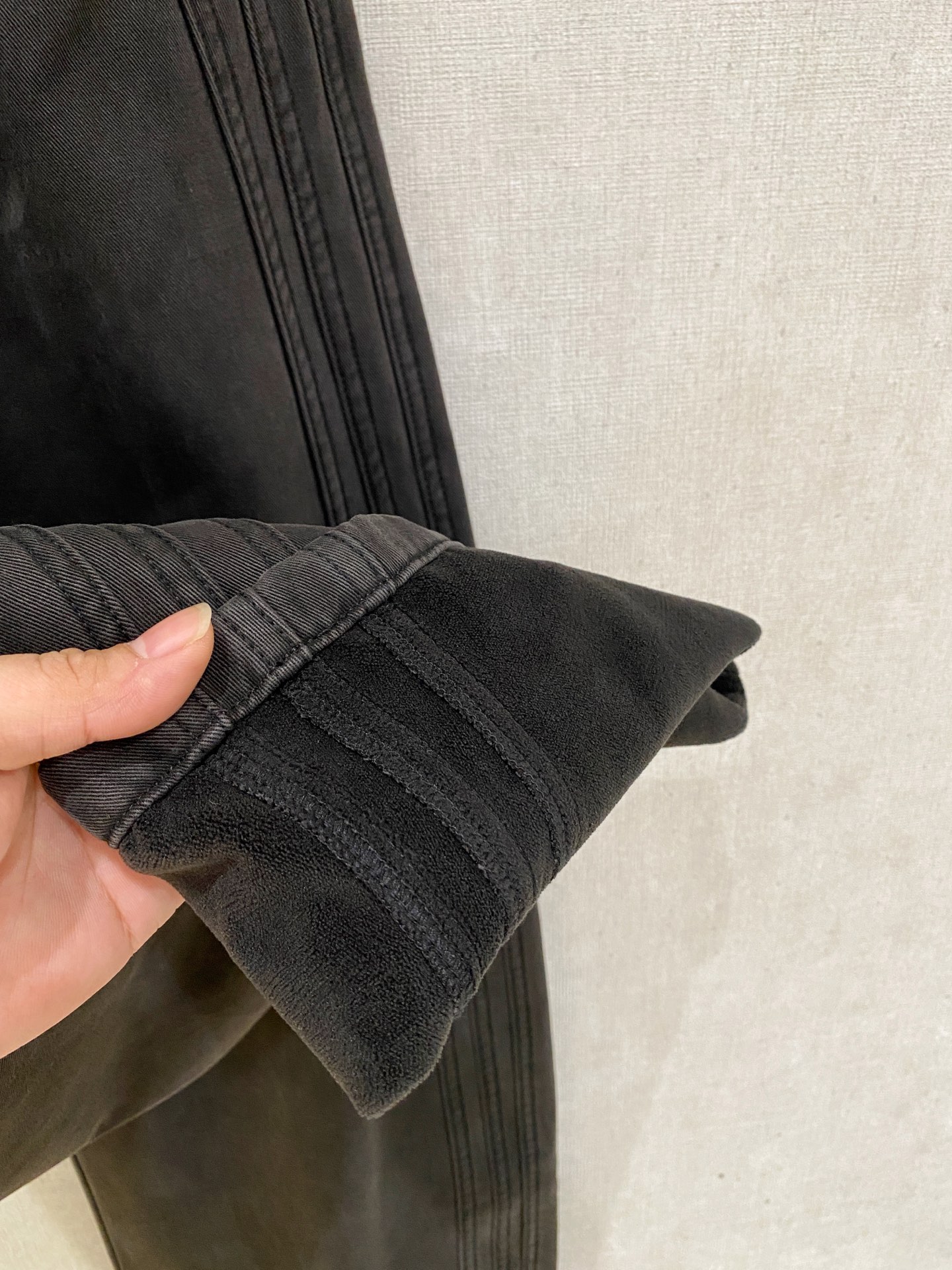 巴黎世家 2025秋冬最新系列男士加厚休闲裤！内里加绒，非常保暖，北方的宝子们赶紧备上！采用客供弹力柔棉