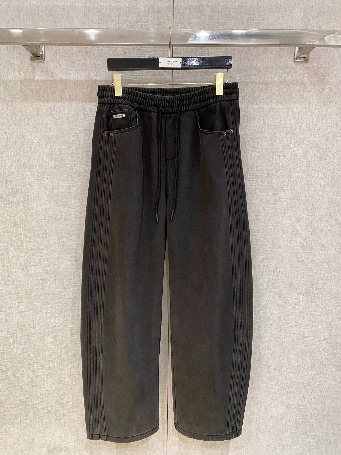 巴黎世家 2025秋冬最新系列男士加厚休闲裤！内里加绒，非常保暖，北方的宝子们赶紧备上！采用客供弹力柔棉