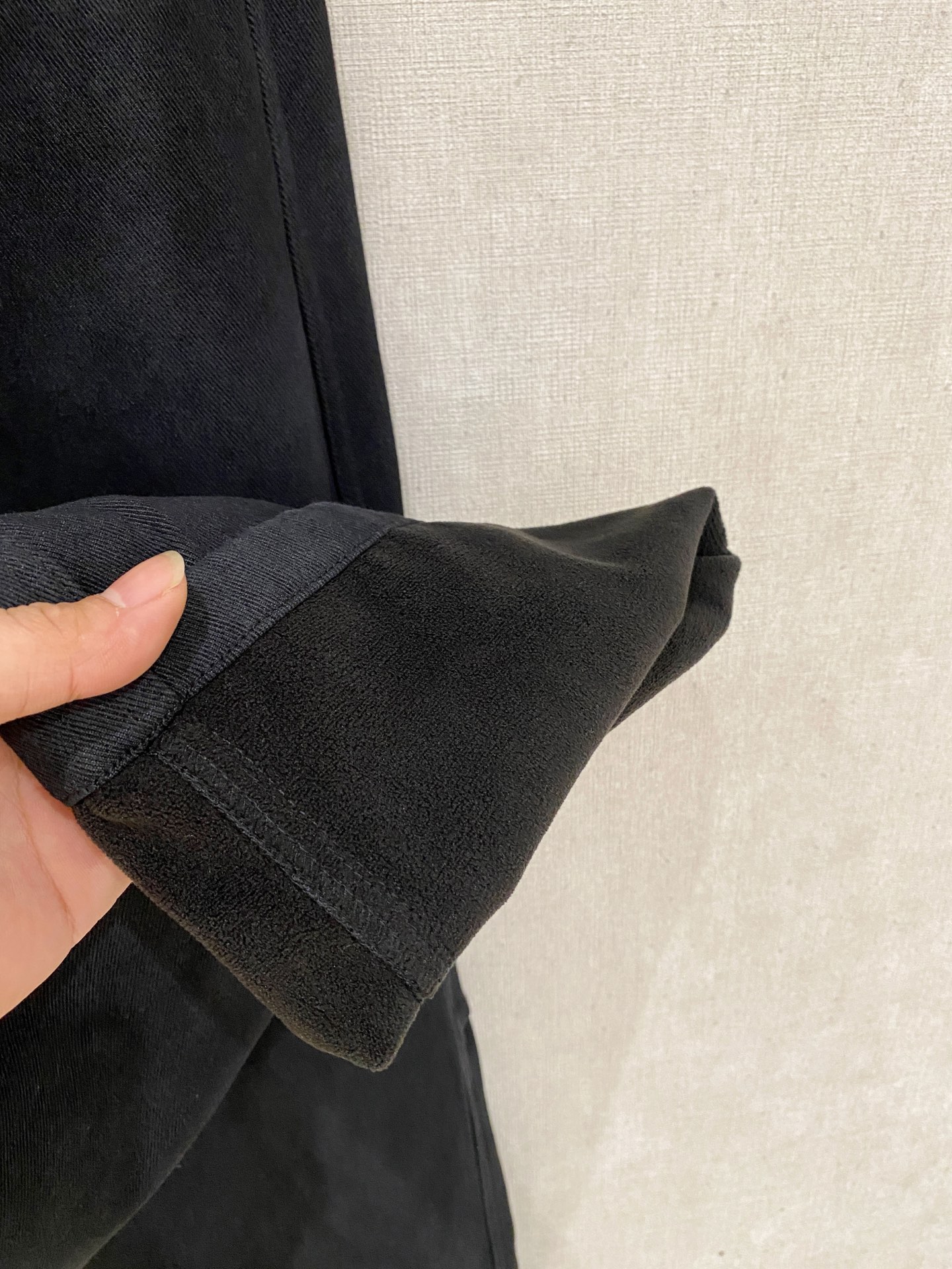 LV 2025秋冬最新系列男士加厚休闲裤！内里加绒，非常保暖，北方的宝子们赶紧备上！采用客供弹力柔棉材质