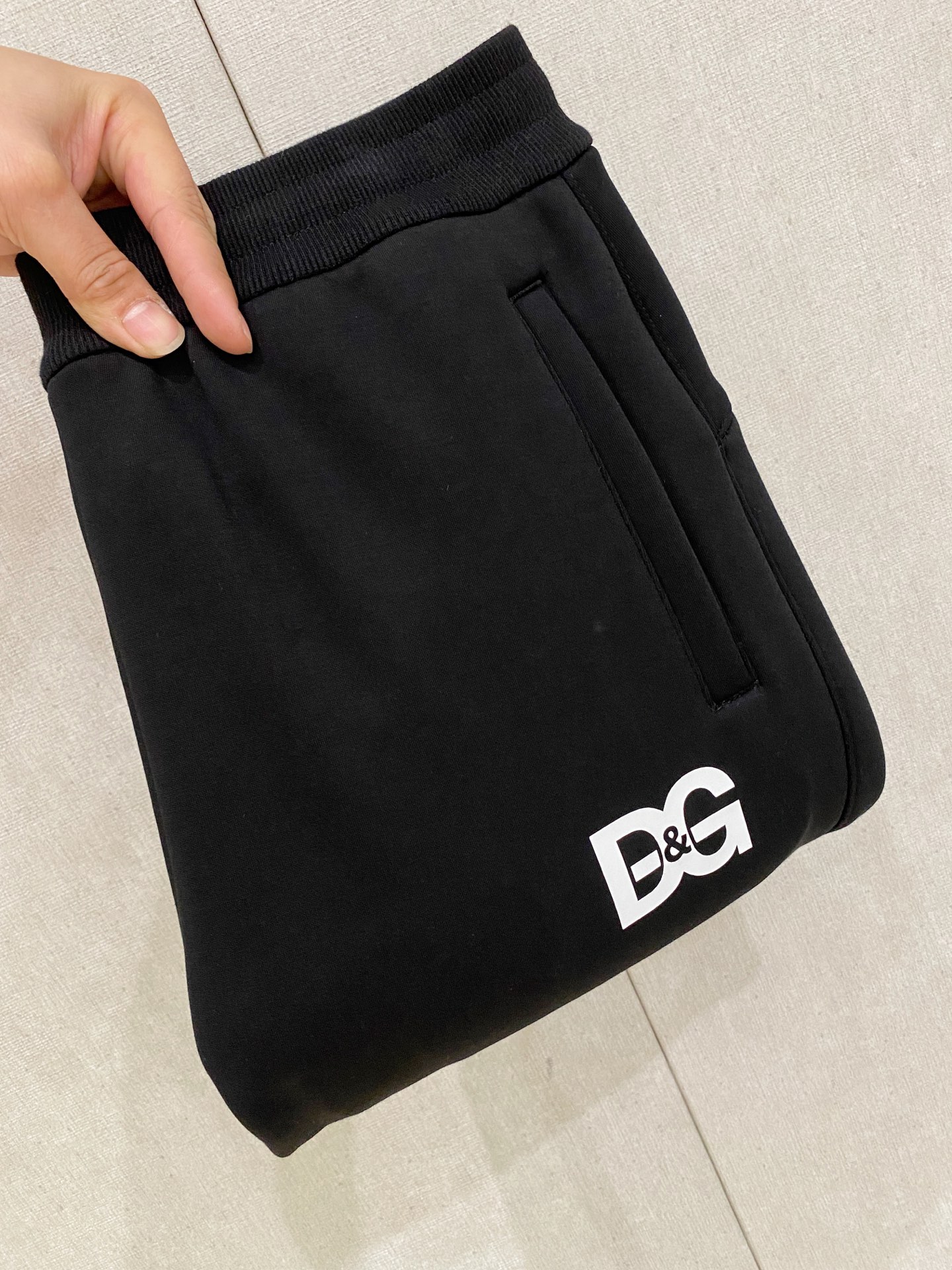 DG 2025秋冬最新休闲裤 加厚款 日常必备 版型超赞，能很好的修复各种腿型，非常个性！柔软排汗，舒适