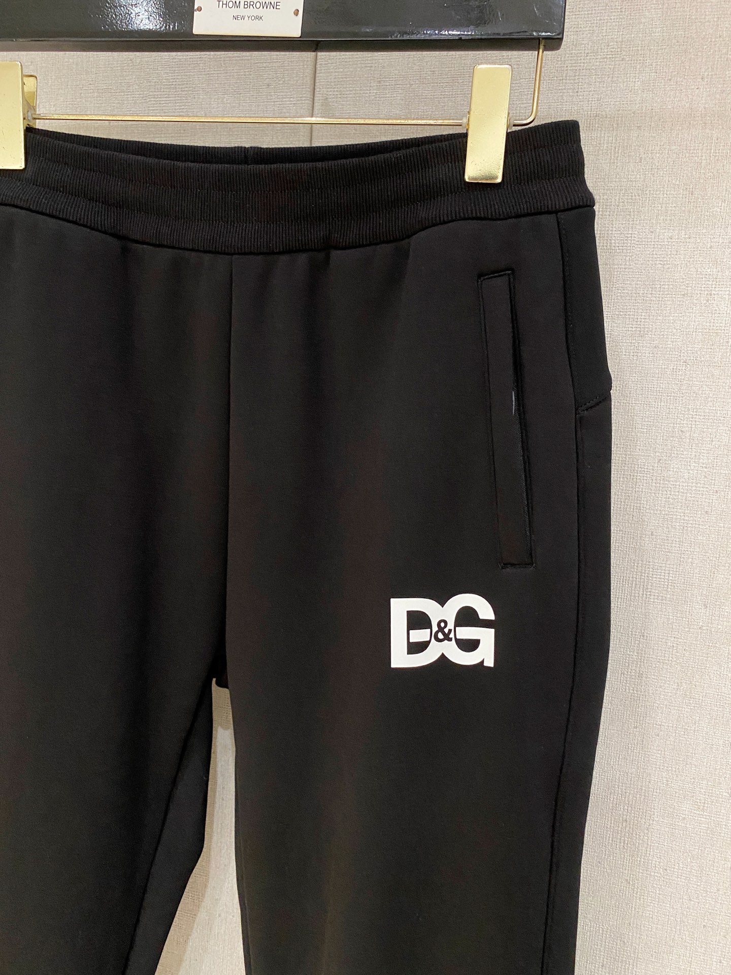 DG 2025秋冬最新休闲裤 加厚款 日常必备 版型超赞，能很好的修复各种腿型，非常个性！柔软排汗，舒适