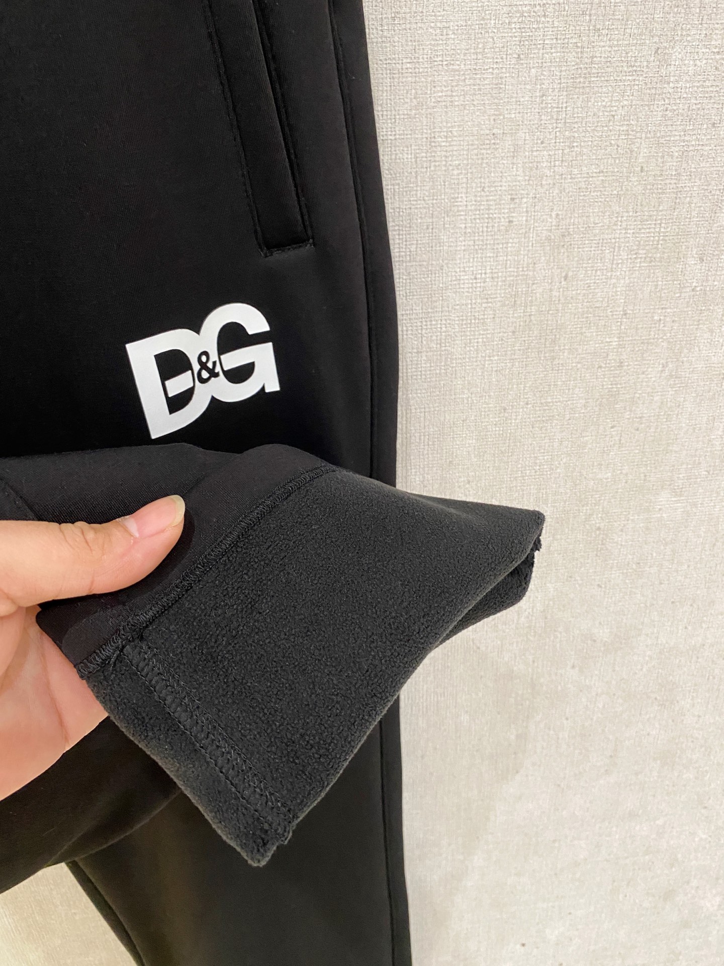 DG 2025秋冬最新休闲裤 加厚款 日常必备 版型超赞，能很好的修复各种腿型，非常个性！柔软排汗，舒适