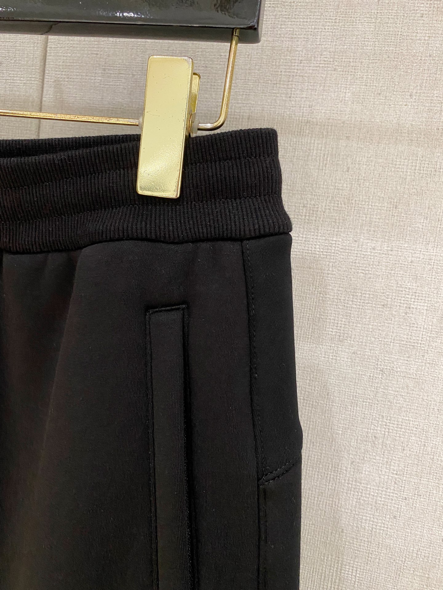 DG 2025秋冬最新休闲裤 加厚款 日常必备 版型超赞，能很好的修复各种腿型，非常个性！柔软排汗，舒适