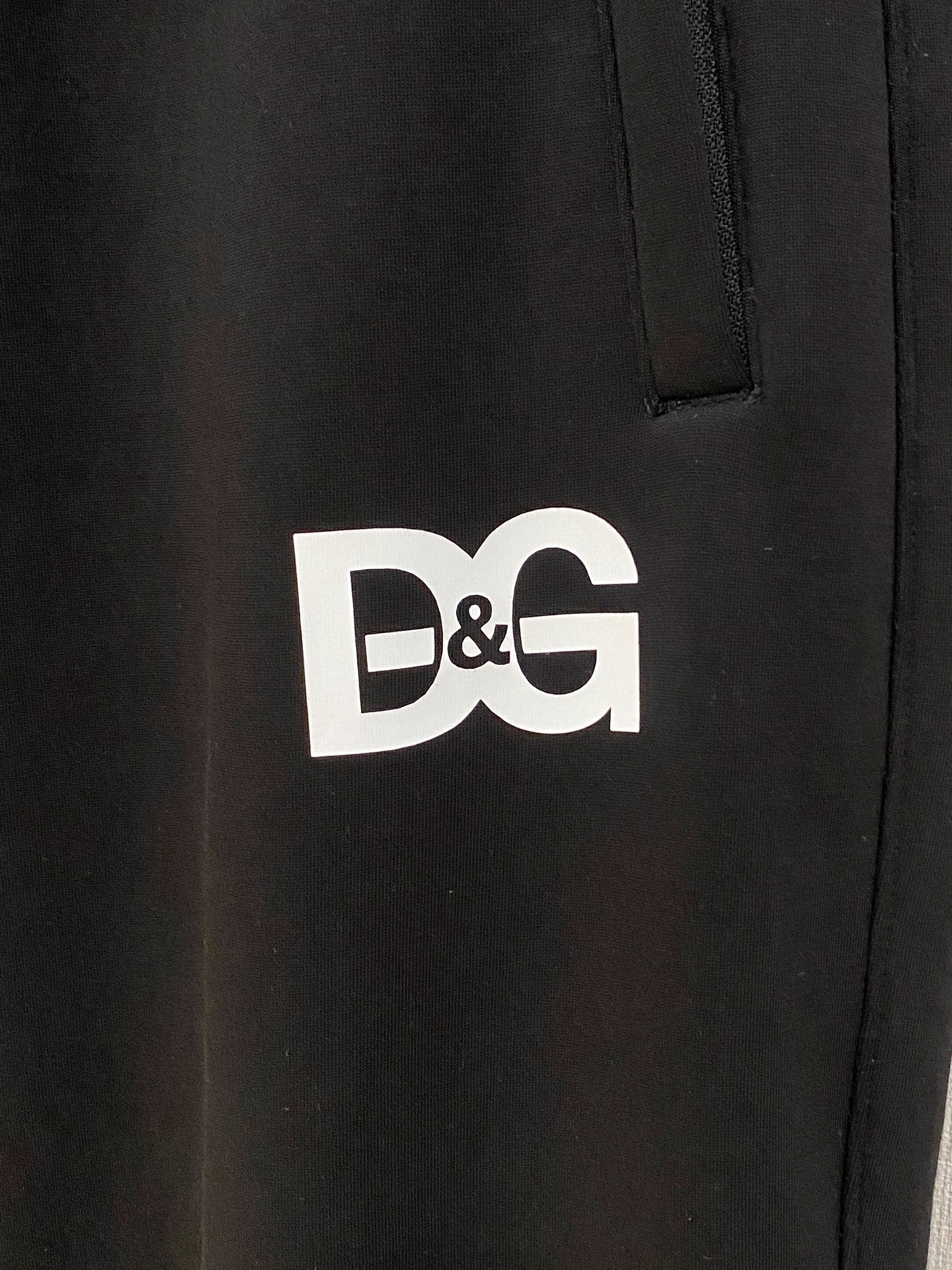 DG 2025秋冬最新休闲裤 加厚款 日常必备 版型超赞，能很好的修复各种腿型，非常个性！柔软排汗，舒适