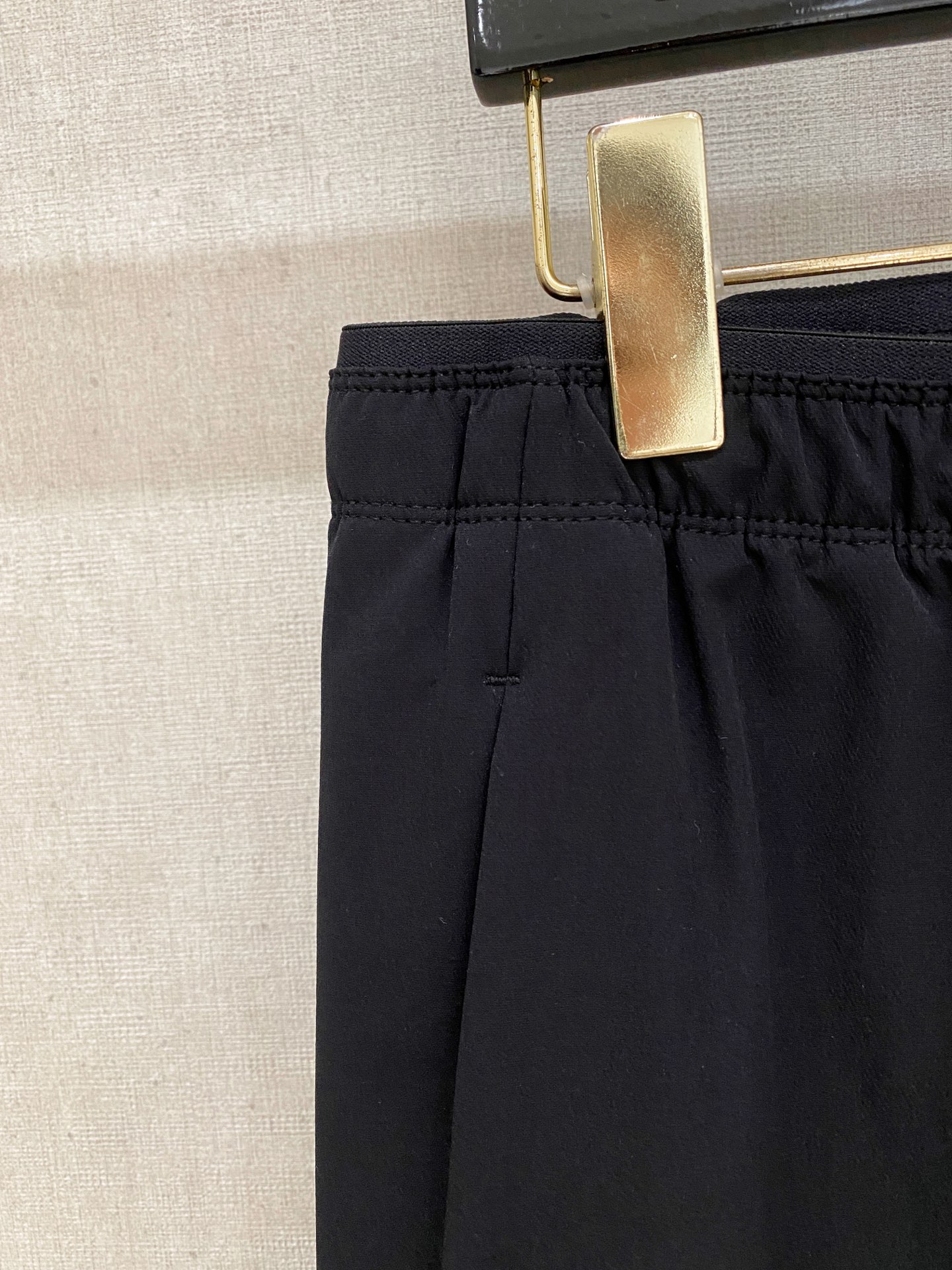 始祖鸟 男士休闲裤👍速干面料休闲裤，最新款上身版型无敌正！绝对可以闭眼收的一款此款裤子非常百搭，弹力腰围