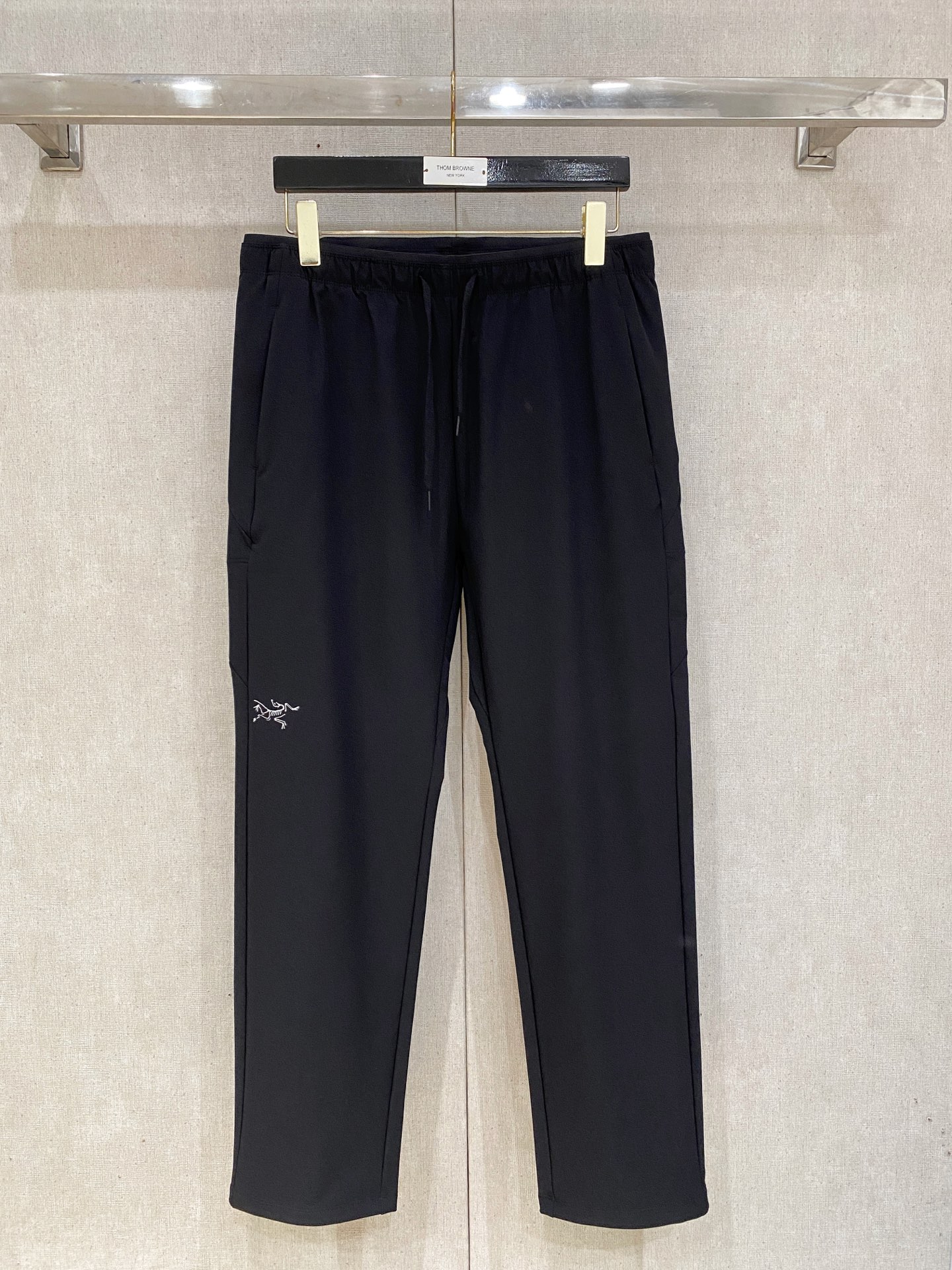 始祖鸟 男士休闲裤👍速干面料休闲裤，最新款上身版型无敌正！绝对可以闭眼收的一款此款裤子非常百搭，弹力腰围