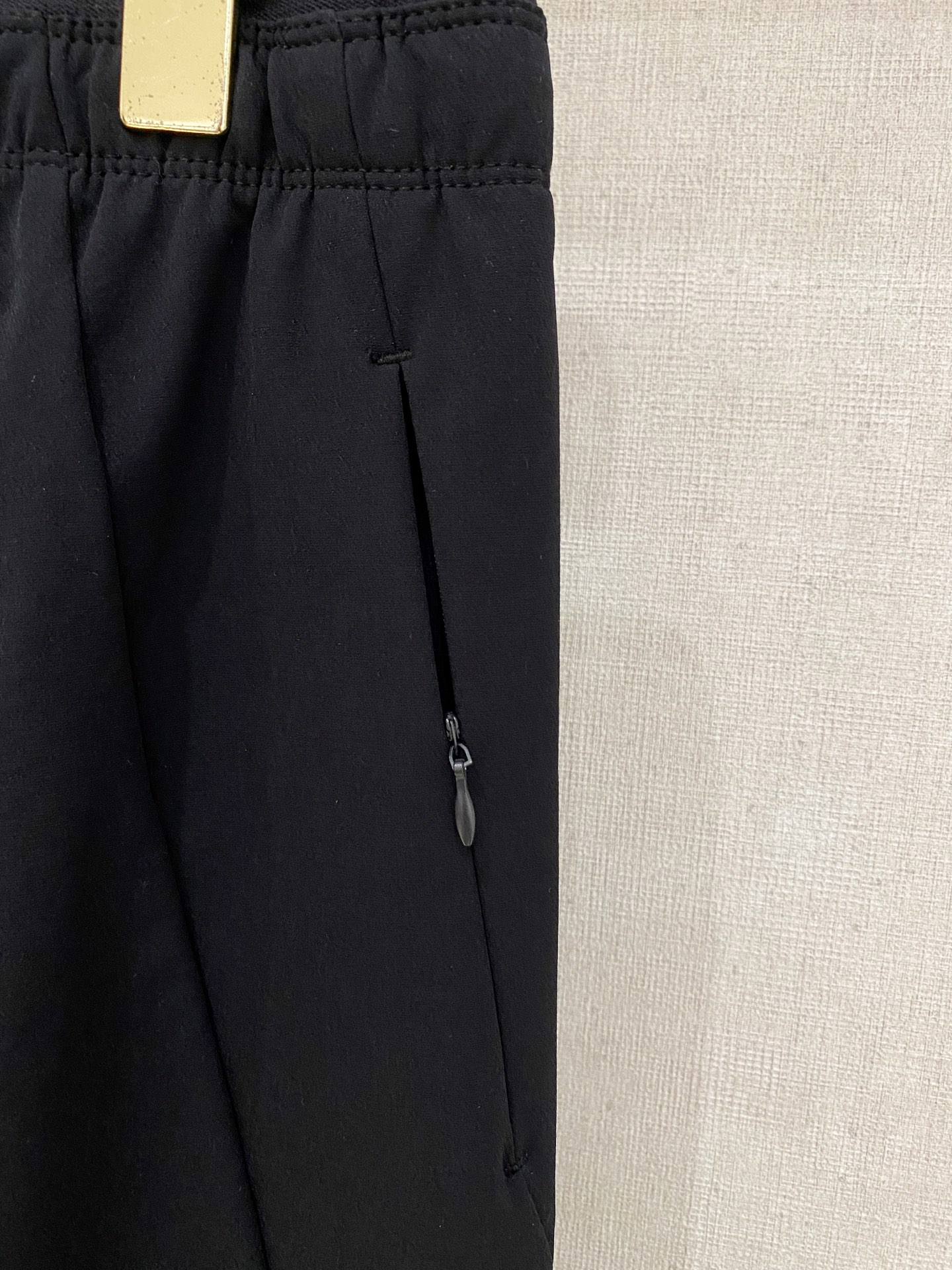 始祖鸟 男士休闲裤👍速干面料休闲裤，最新款上身版型无敌正！绝对可以闭眼收的一款此款裤子非常百搭，弹力腰围