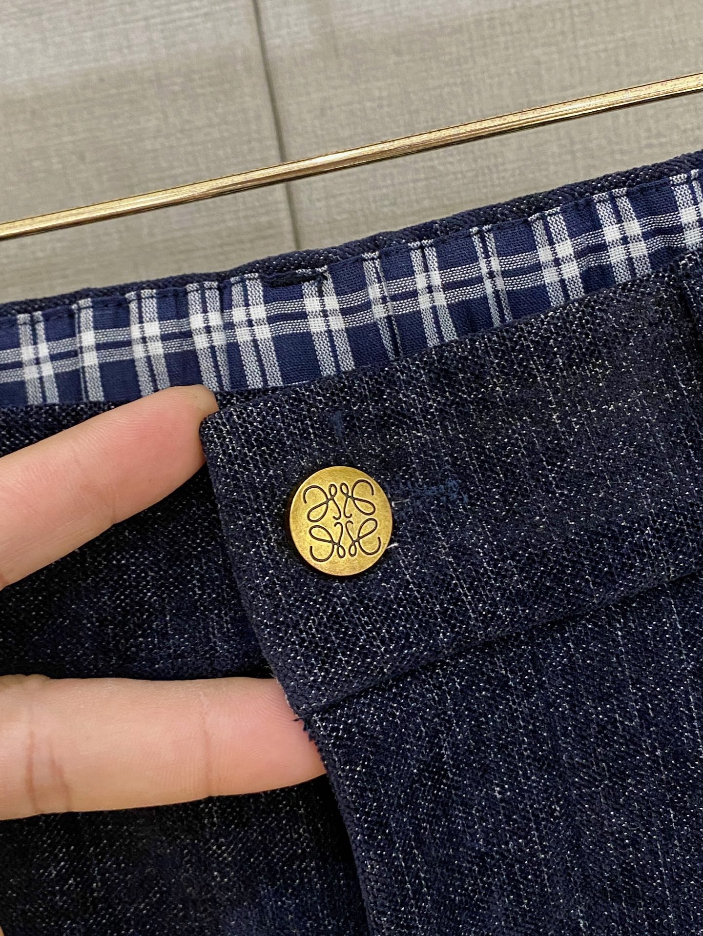 Loewe 2025秋冬最新系列男士加厚休闲裤！内里加绒，非常保暖，北方的宝子们赶紧备上！采用客供弹力柔