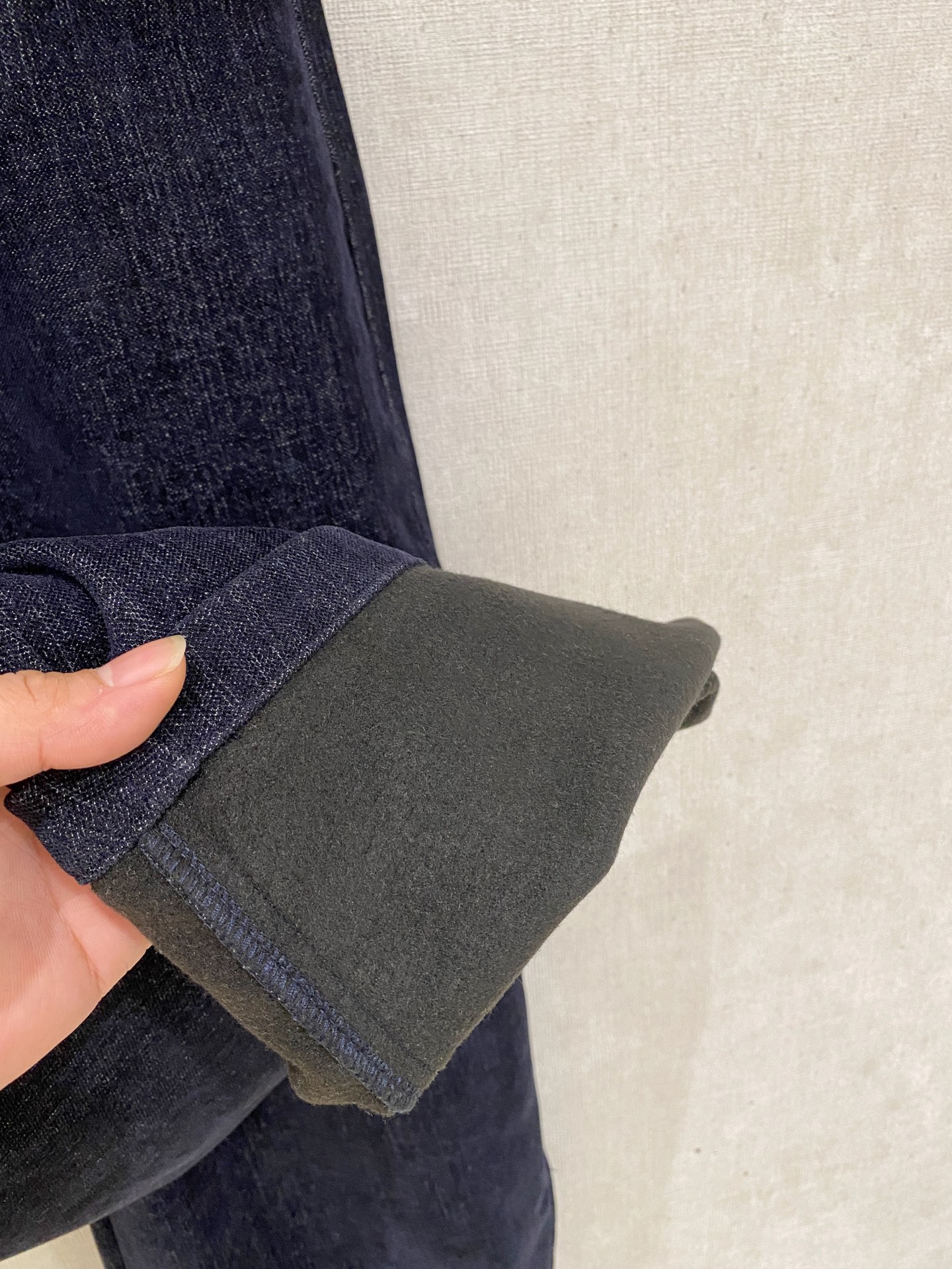 Loewe 2025秋冬最新系列男士加厚休闲裤！内里加绒，非常保暖，北方的宝子们赶紧备上！采用客供弹力柔