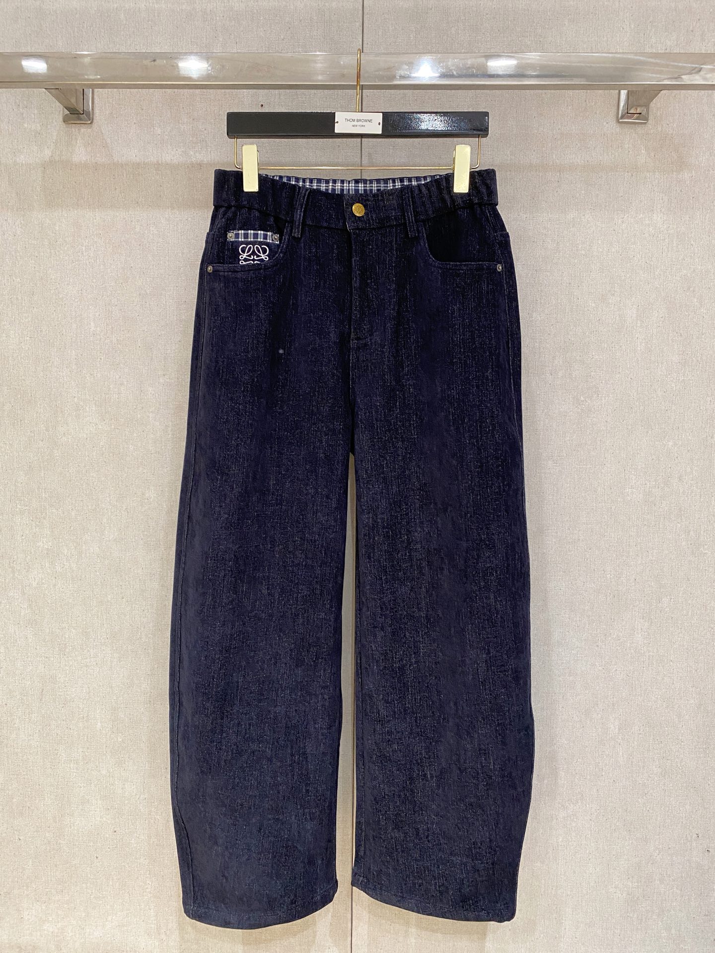 Loewe 2025秋冬最新系列男士加厚休闲裤！内里加绒，非常保暖，北方的宝子们赶紧备上！采用客供弹力柔