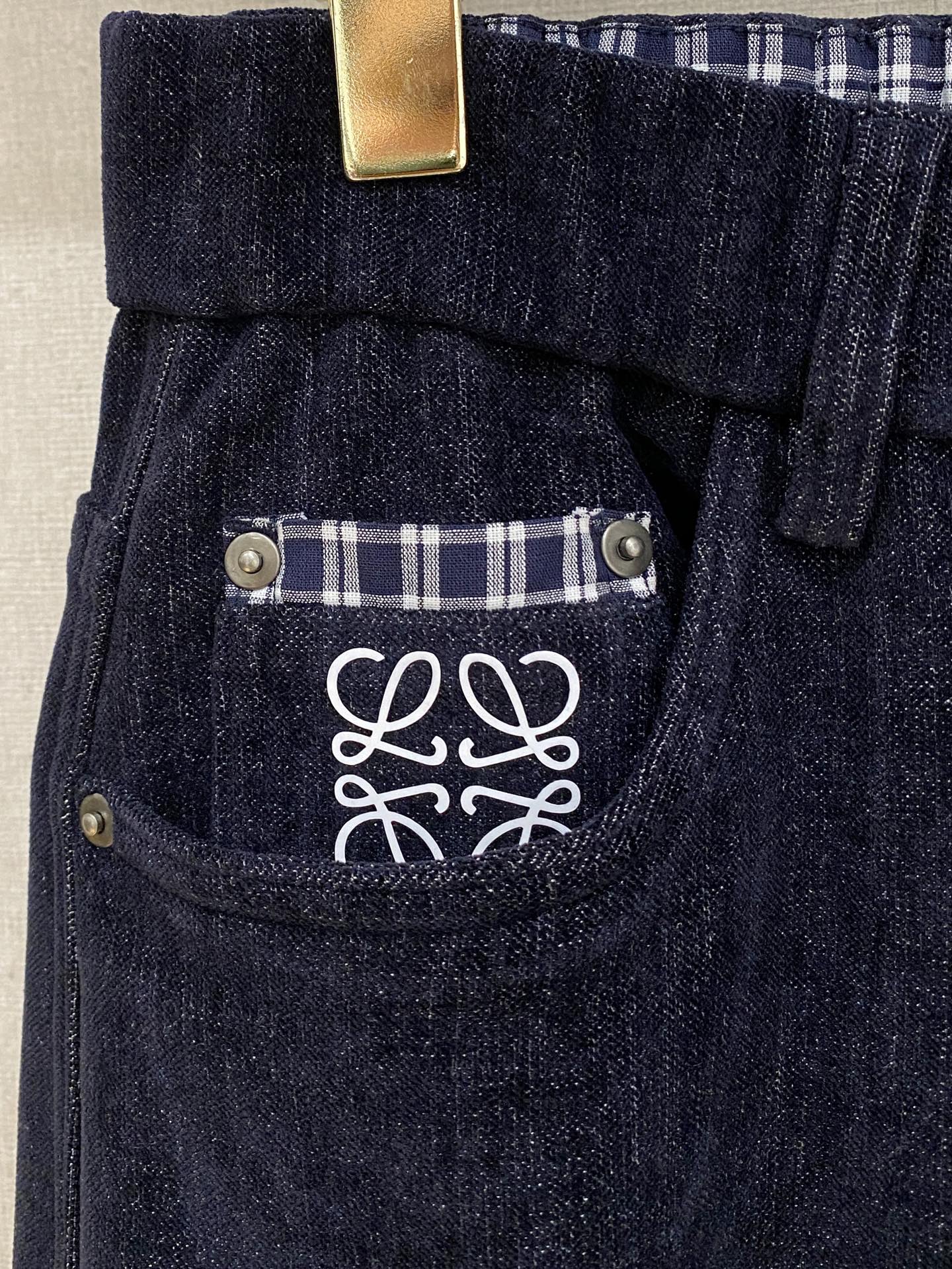 Loewe 2025秋冬最新系列男士加厚休闲裤！内里加绒，非常保暖，北方的宝子们赶紧备上！采用客供弹力柔