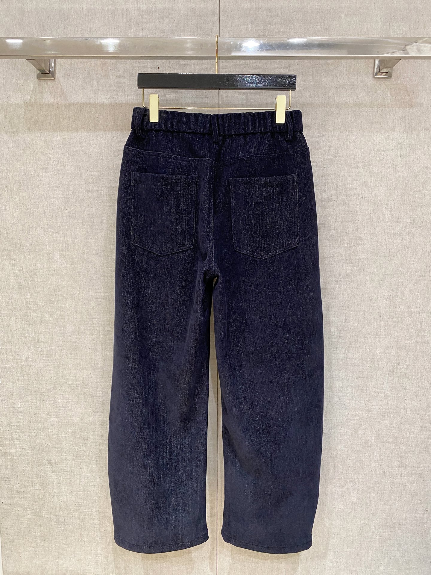 Loewe 2025秋冬最新系列男士加厚休闲裤！内里加绒，非常保暖，北方的宝子们赶紧备上！采用客供弹力柔