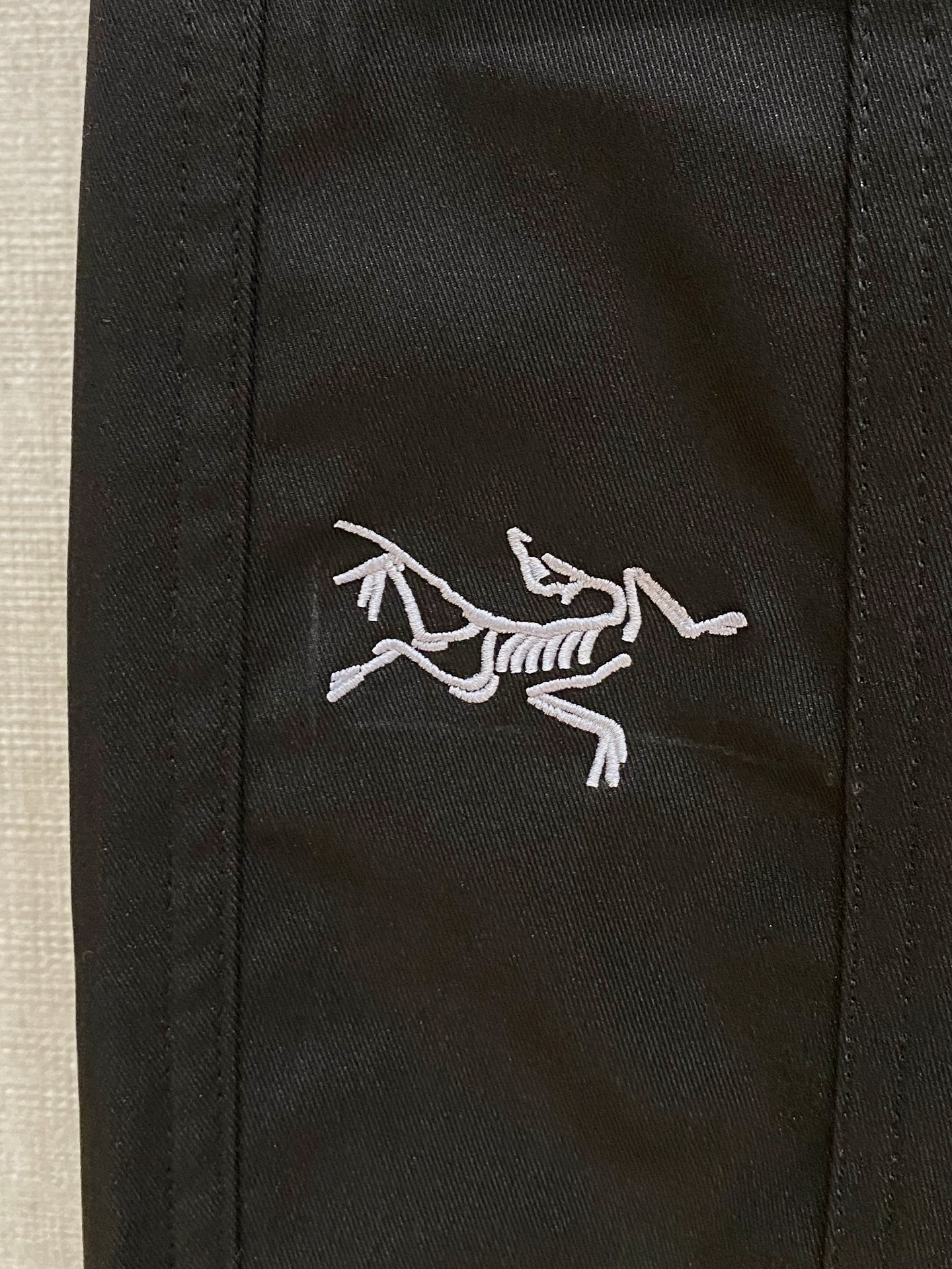 ARC‘TERYX —始祖鸟户外防风保暖透气冬季男士软壳裤！无缝设计 高热度鸟家户外机能风3D立体修身裁