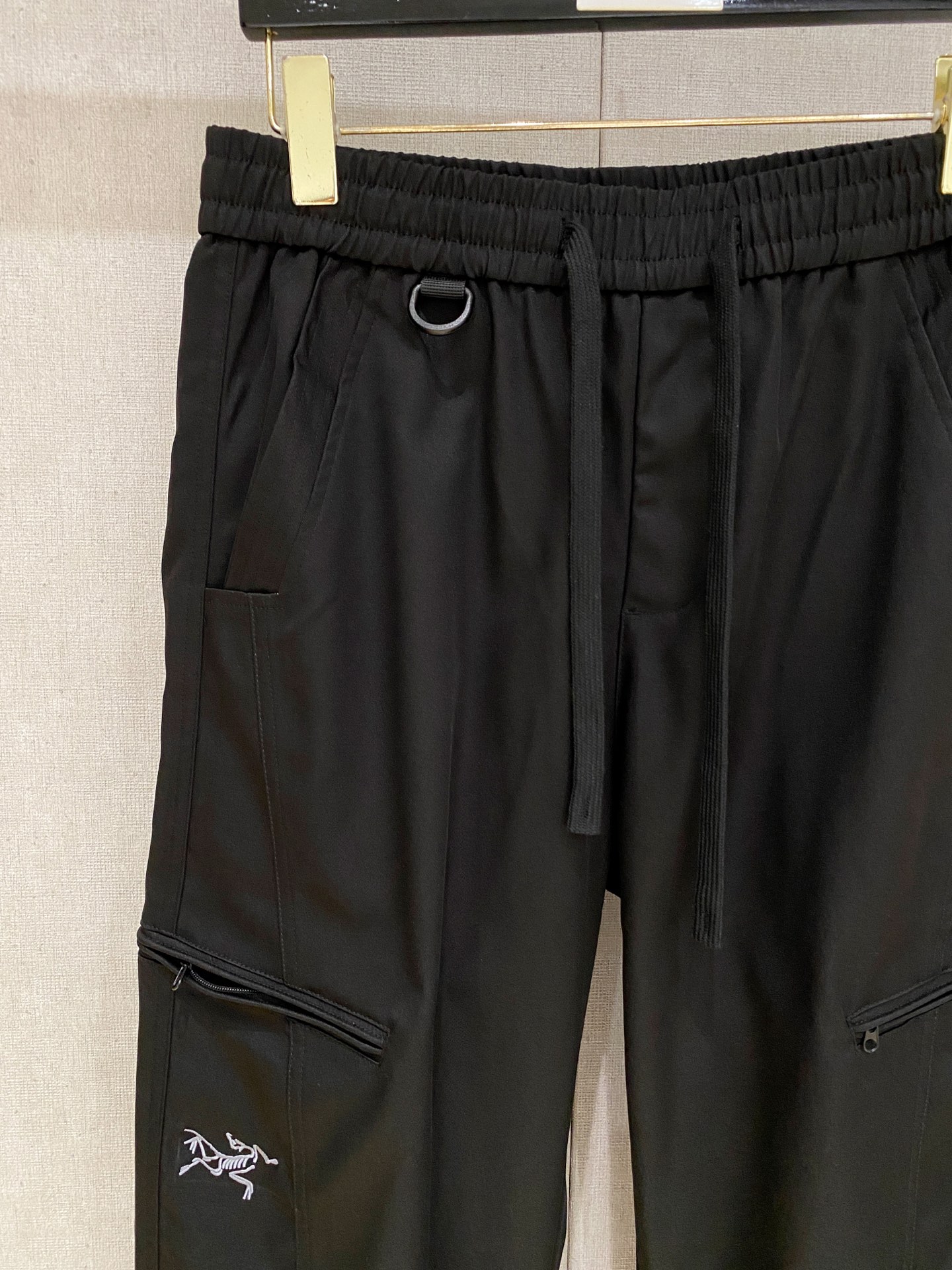 ARC‘TERYX —始祖鸟户外防风保暖透气冬季男士软壳裤！无缝设计 高热度鸟家户外机能风3D立体修身裁